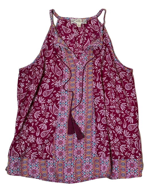 Pink RepublicLook classy and sassy in this Pink Republic sleeveless shirt! With a hot pink hue and a wild floral print, you'll ooze with the ultimate bohemian vibes. Its flowy faShirtPink Republic Sleeveless Floral Print Tie V-neck ShirtPink Republic Sleeveless Floral Print Tie