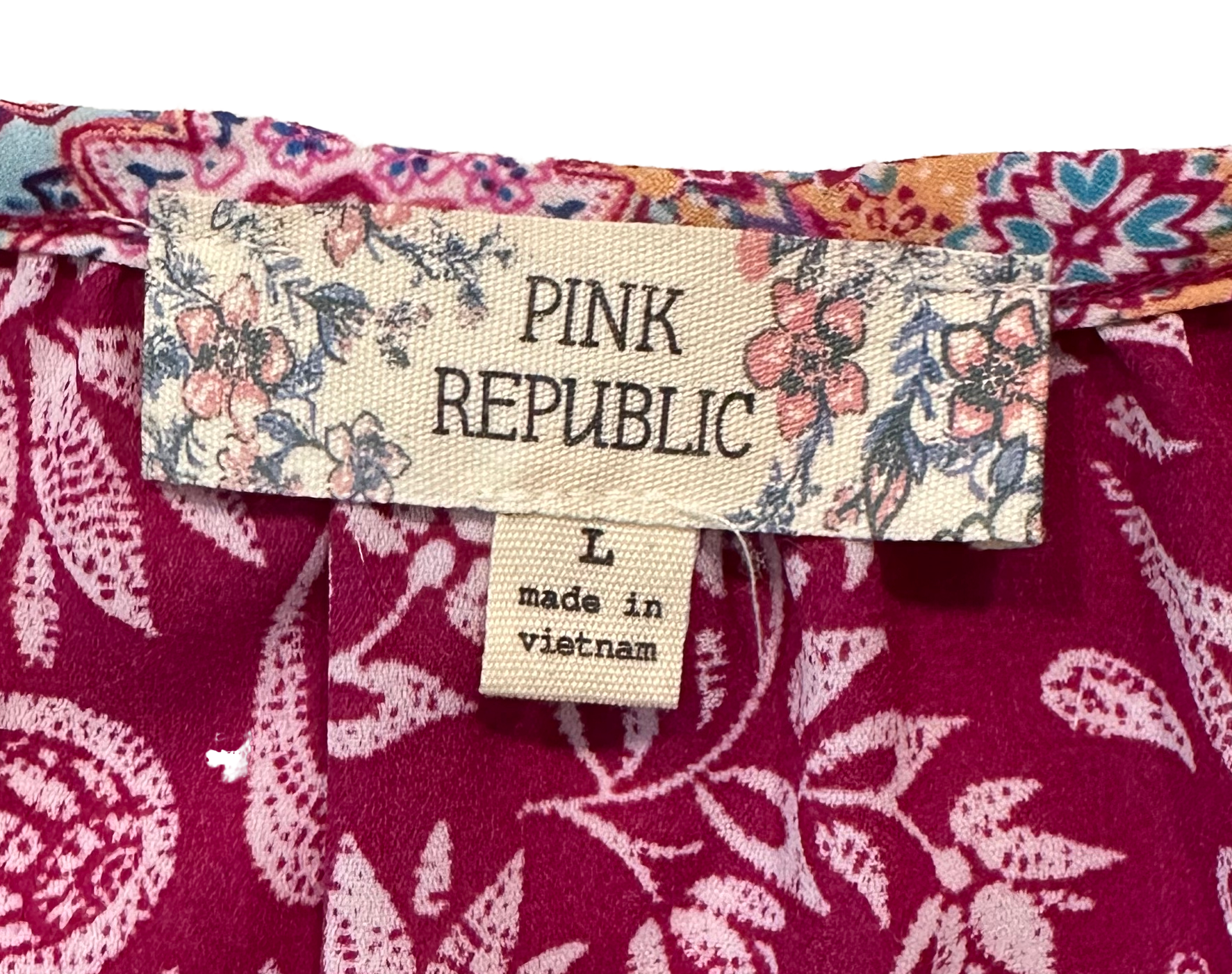 Pink RepublicLook classy and sassy in this Pink Republic sleeveless shirt! With a hot pink hue and a wild floral print, you'll ooze with the ultimate bohemian vibes. Its flowy faShirtPink Republic Sleeveless Floral Print Tie V-neck ShirtPink Republic Sleeveless Floral Print Tie