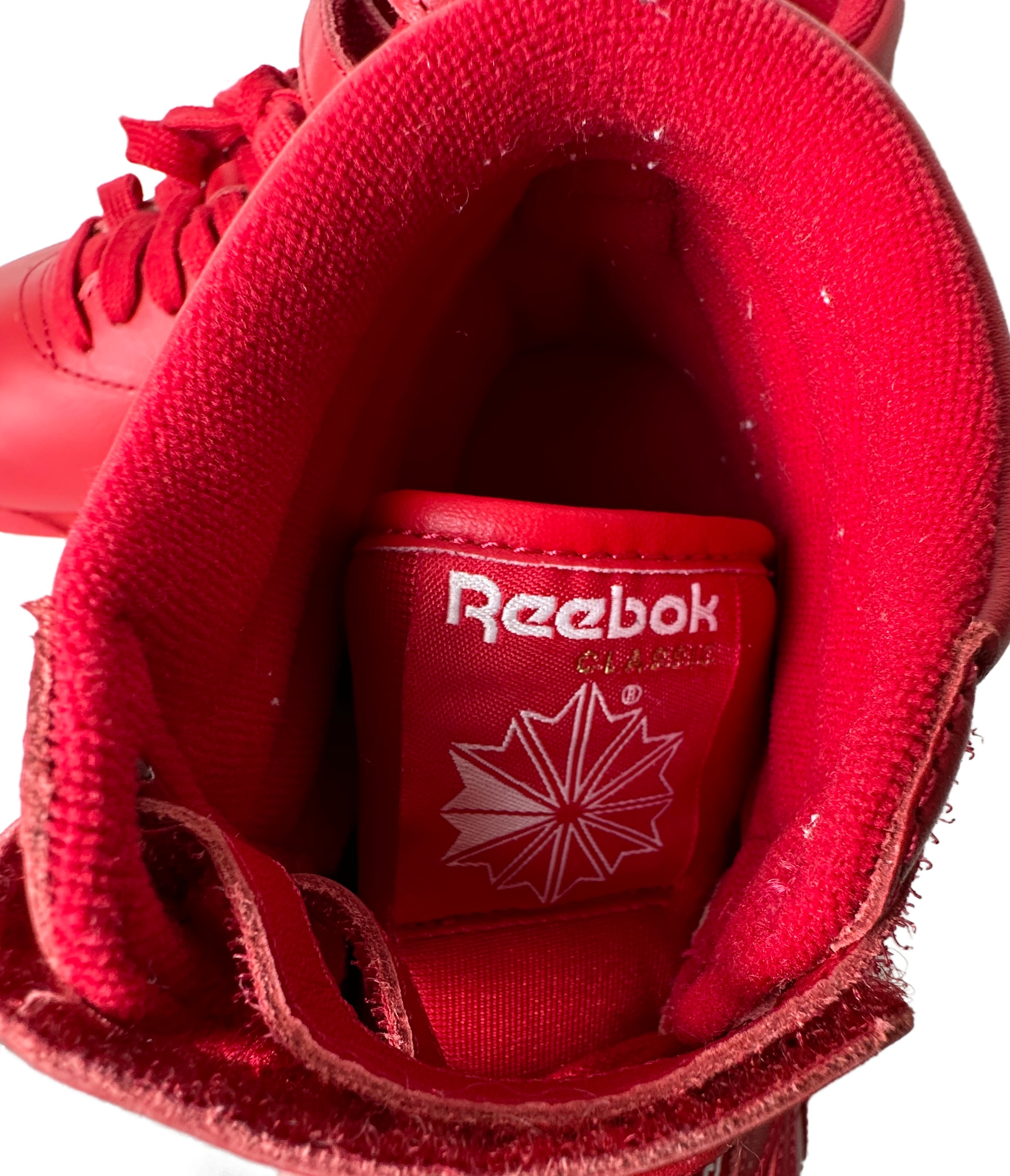 Reebok Women’s Freestyle Hi M43399 Red Leather Shoes Sneakers Size 7.5 Add some fiery fun to your shoe collection with these red hi-top sneakers. With a retro design