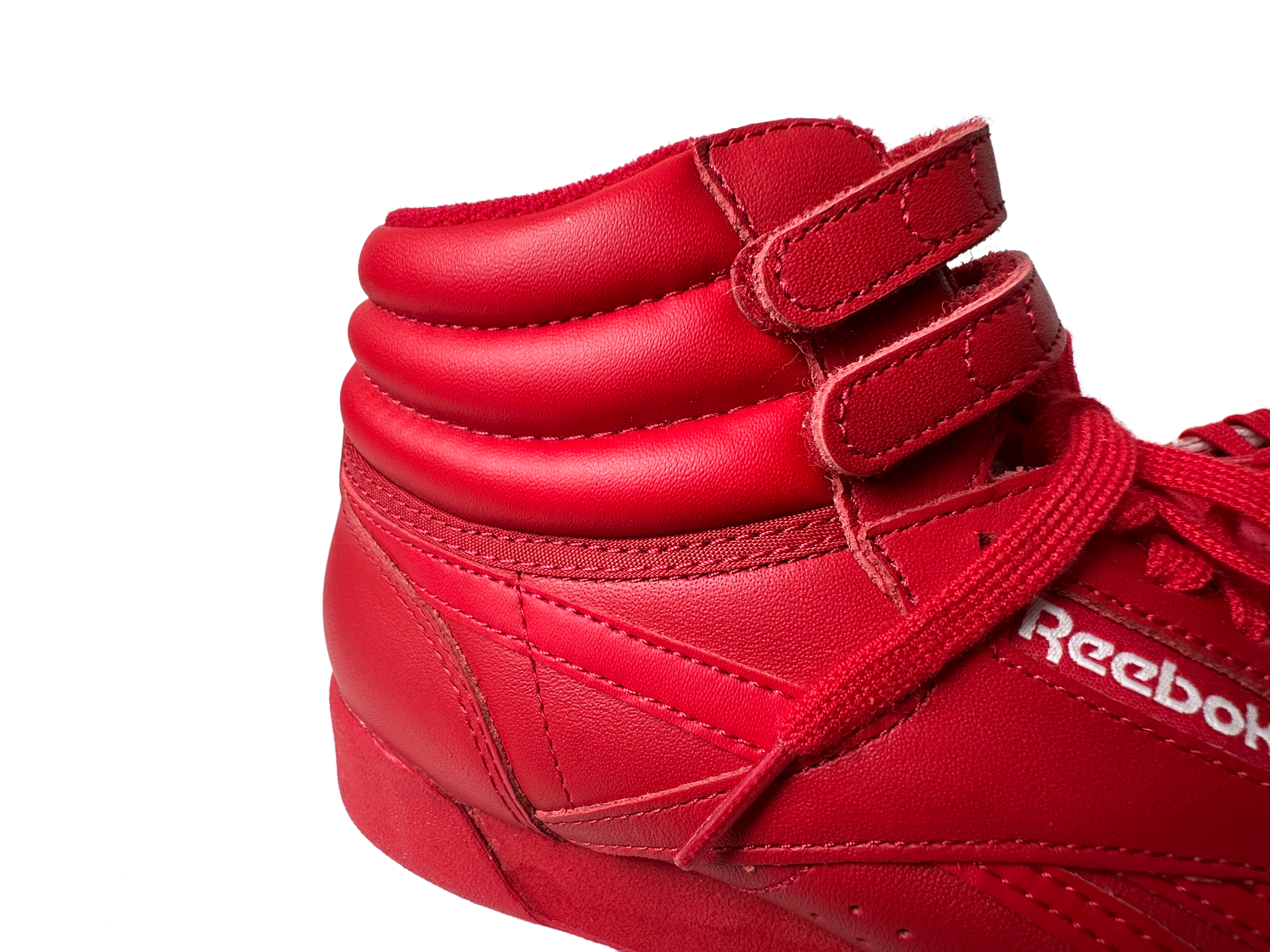 Reebok Women’s Freestyle Hi M43399 Red Leather Shoes Sneakers Size 7.5 Add some fiery fun to your shoe collection with these red hi-top sneakers. With a retro design