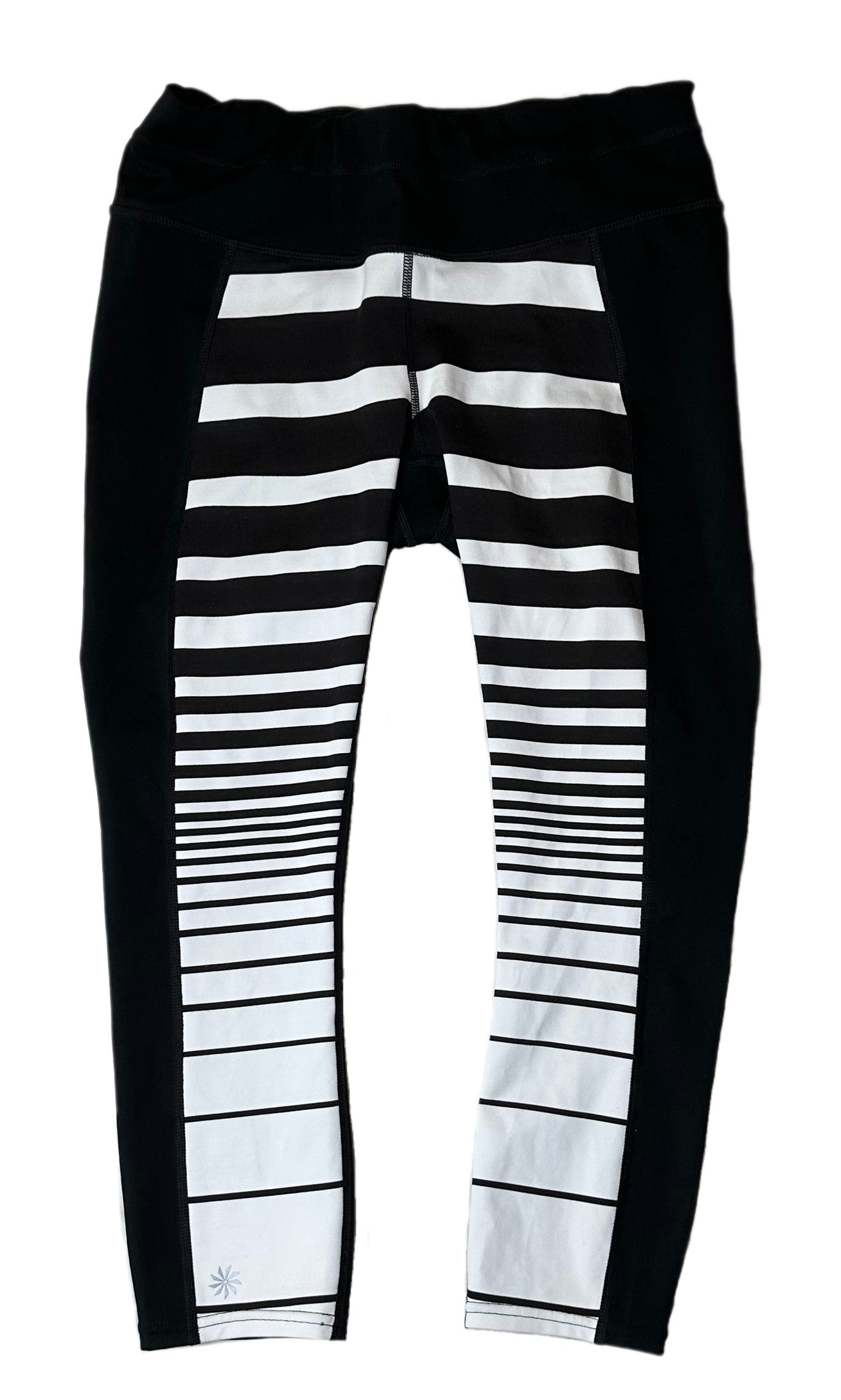 AthletaGet ready to stand out in style with these amazing Athleta Sonar cropped leggings! Featuring bold black and white stripes, a back zip pocket, and an elastic waist wiPantsAthleta Sonar Black and White Striped Cropped LeggingsWhite Striped Cropped Leggings