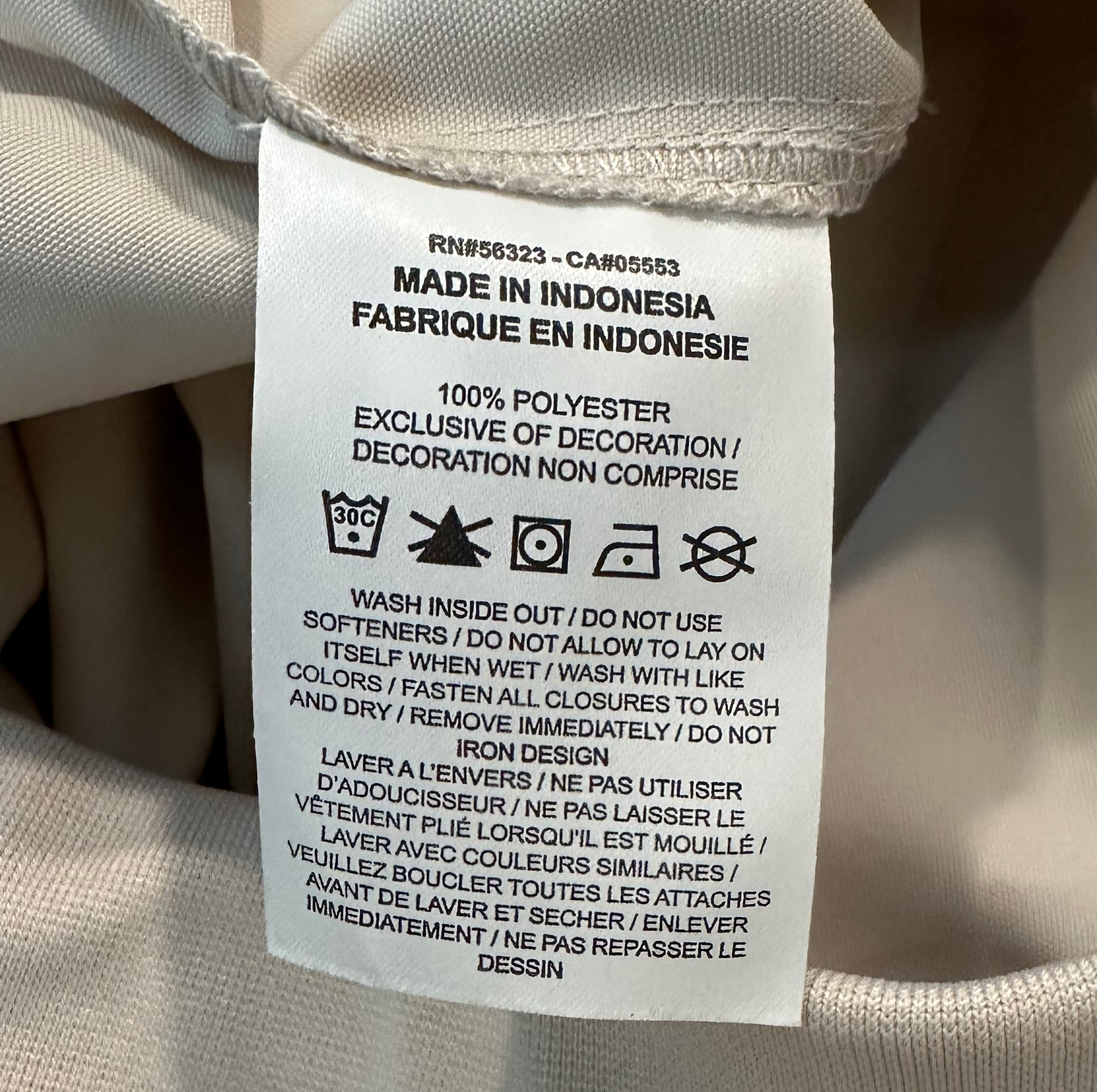 Nike Women's Nude Zip Front Cargo Joggers  Patent Leather Details sze M Effortless style meets functional cool with these cargo joggers that refuse to take themselv