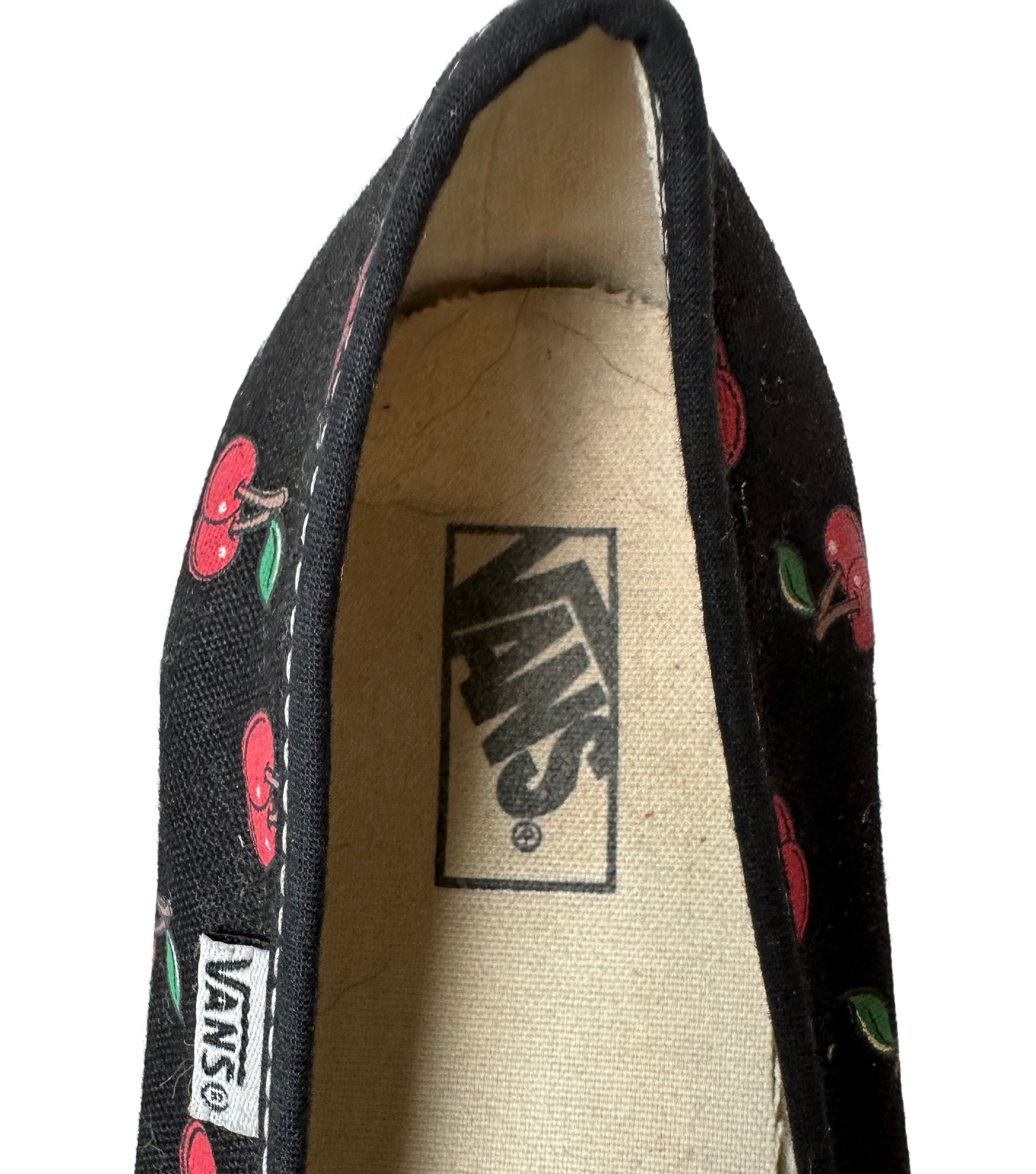 Vans Very Rare KVD Lo-Pro Cherry Slip Ons size 7 Step into style with these Vans Very Rare KVD Lo-Pro Cherry Slip Ons in size 7. The black design is adorned with a p