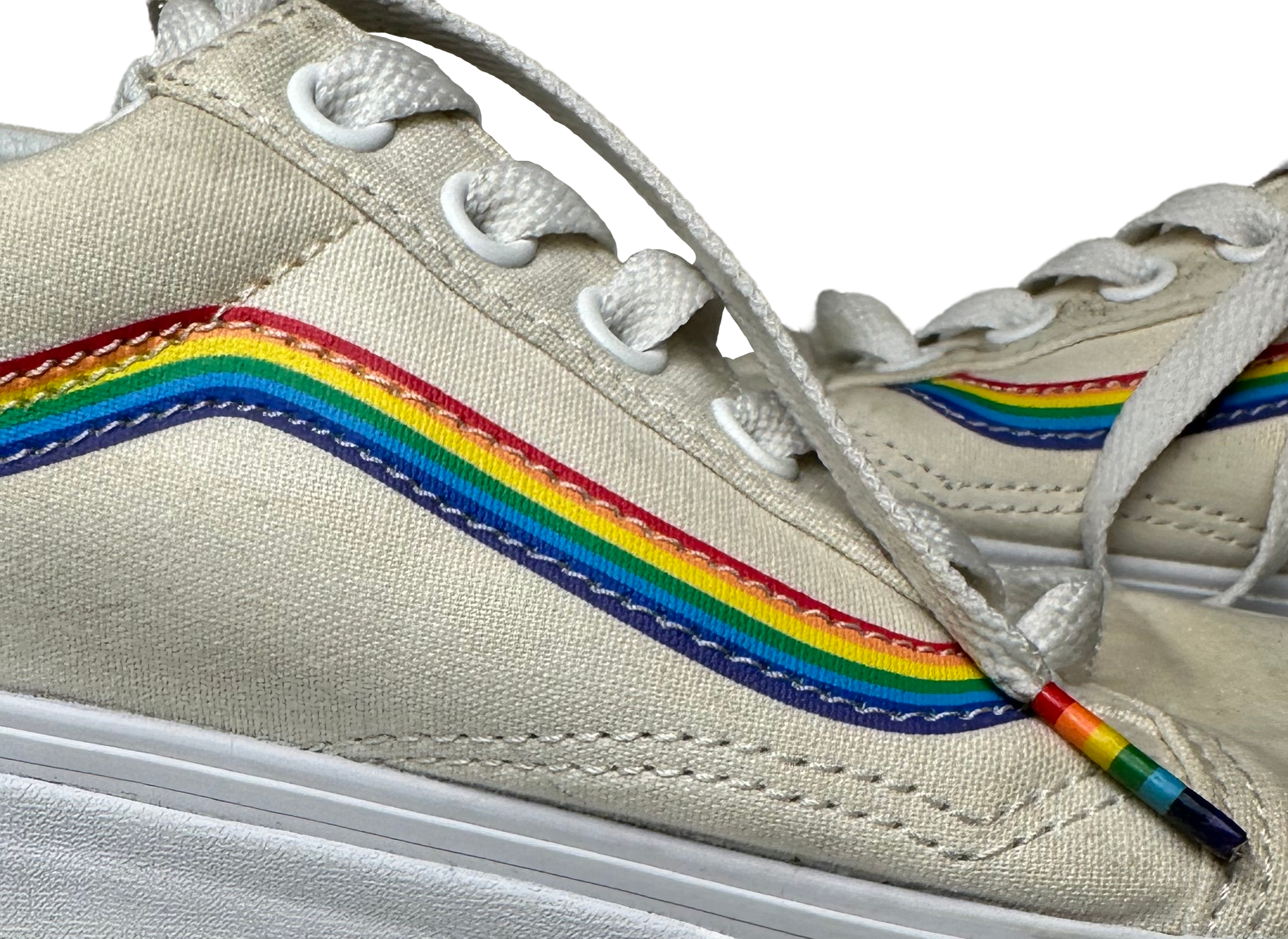 Vans Limited Edition Old Skool Rainbow Skate Sneaker Shoes Size 6 Get ready to skate with the Vans Limited Edition Old Skool Rainbow Skate Sneakers! These kicks feat