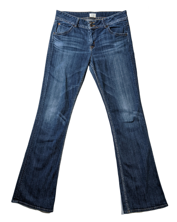 Hudson Signature Midrise Bootcut Denim Jeans A great pair of denim jeans that you will reach for every day!