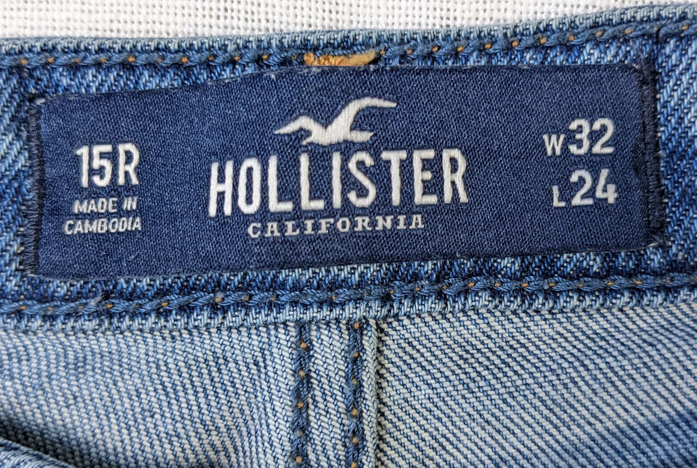 Hollister Distressed Mid-rise Crop Boyfriend JeansHoly Moly!  Do these have the distressing!  Super comfy, too, with Hollister Vintage stretch!
 