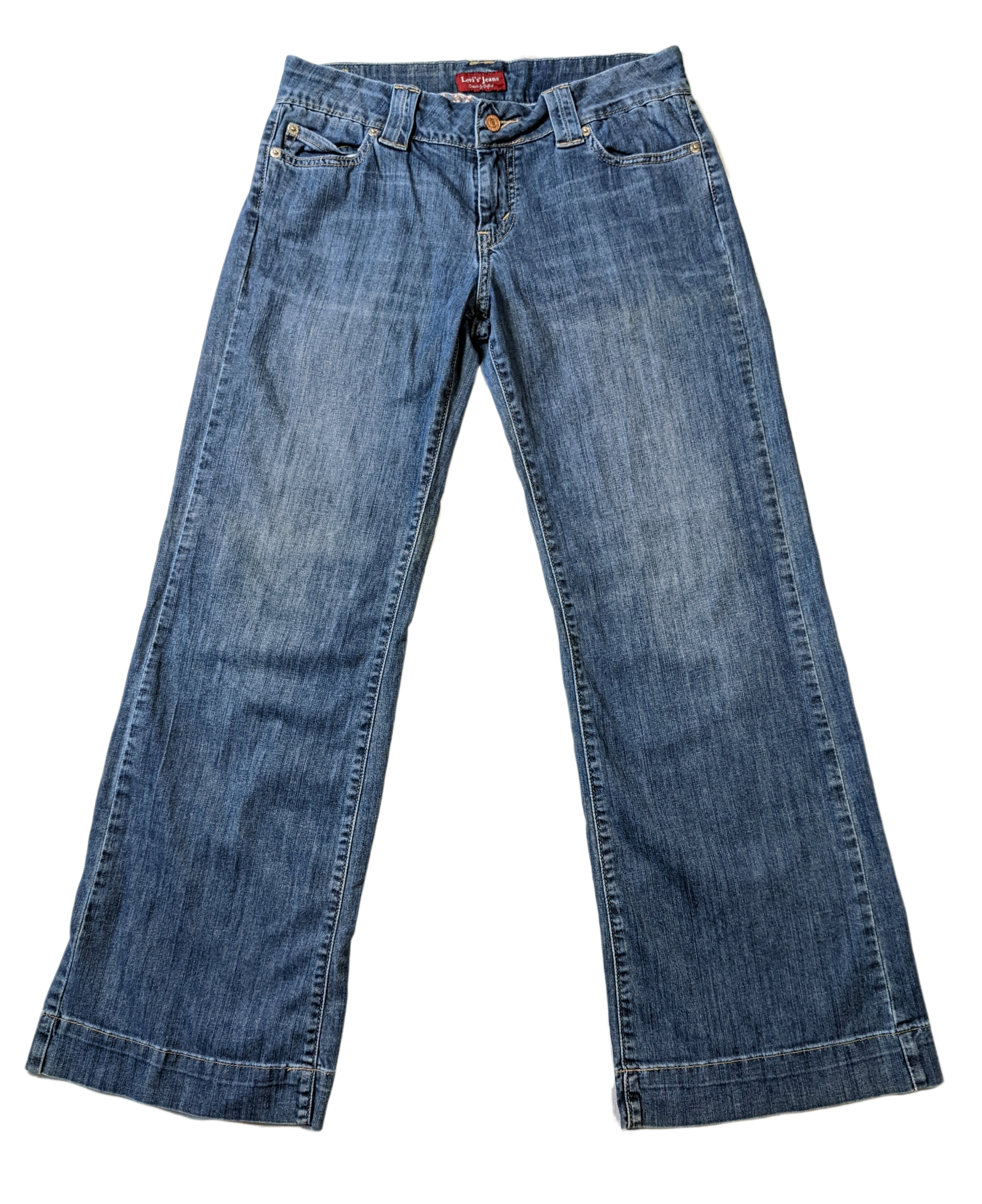 Levi's 545 Wide Leg Jeans Size 8  Step out in style with Levi's 545 Wide Leg Jeans. These medium wash jeans in size 8 offer a flattering fit and comfortable feel, pe