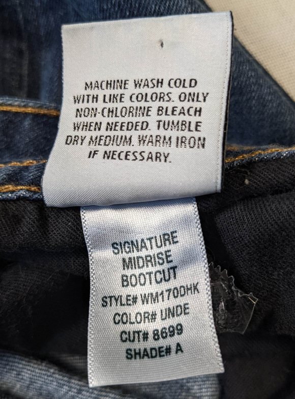 Hudson Signature Midrise Bootcut Denim Jeans A great pair of denim jeans that you will reach for every day!