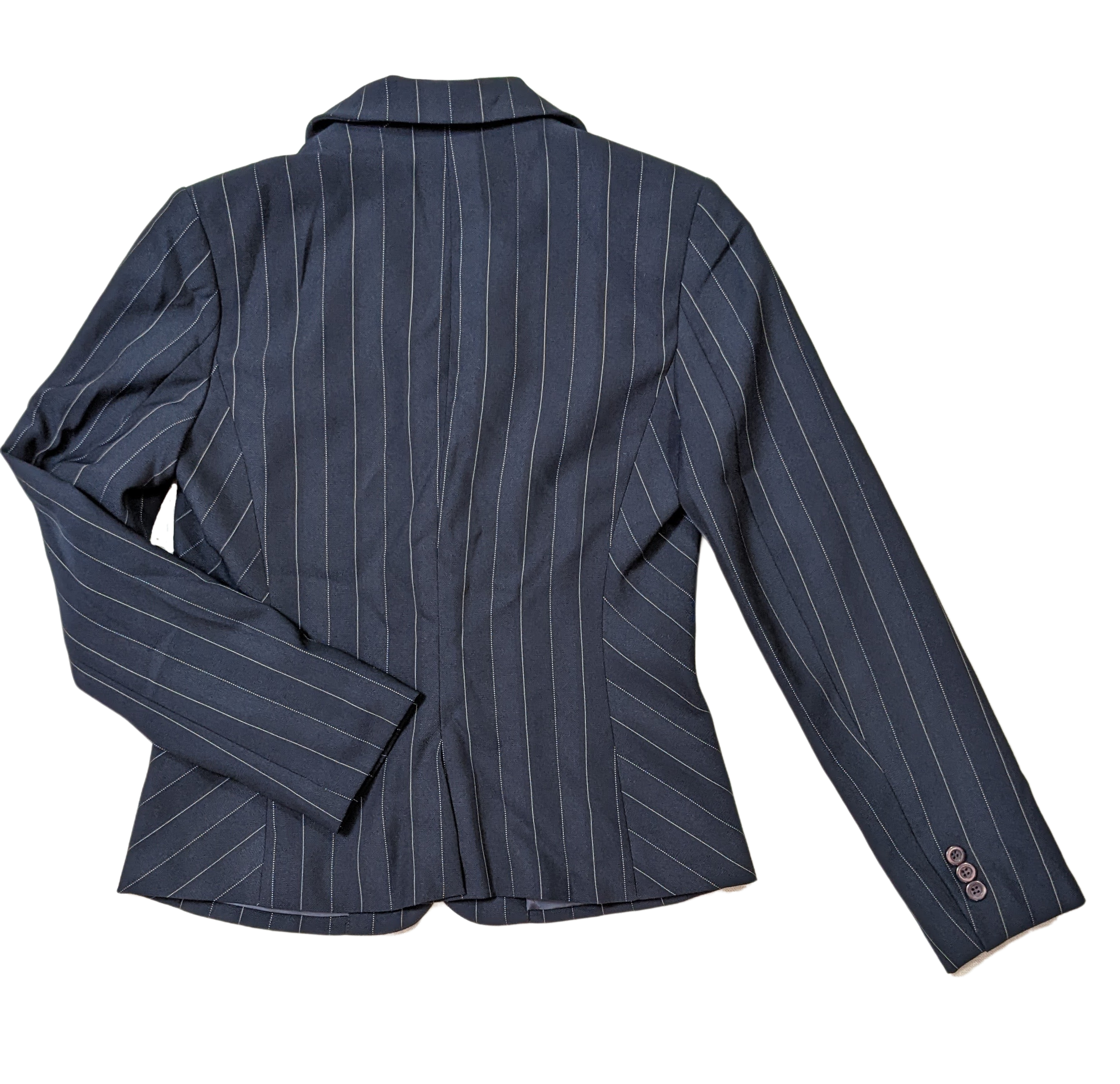 Luigi Bertolli Navy Pinstriped JacketSharp suit jacket, straight from Brazil!   Navy with white stripes.  This will look great with your denim jeans, or your dressy slacks.  Dress it up or down!Luigi Bertolli Navy Pinstriped JacketBlazer