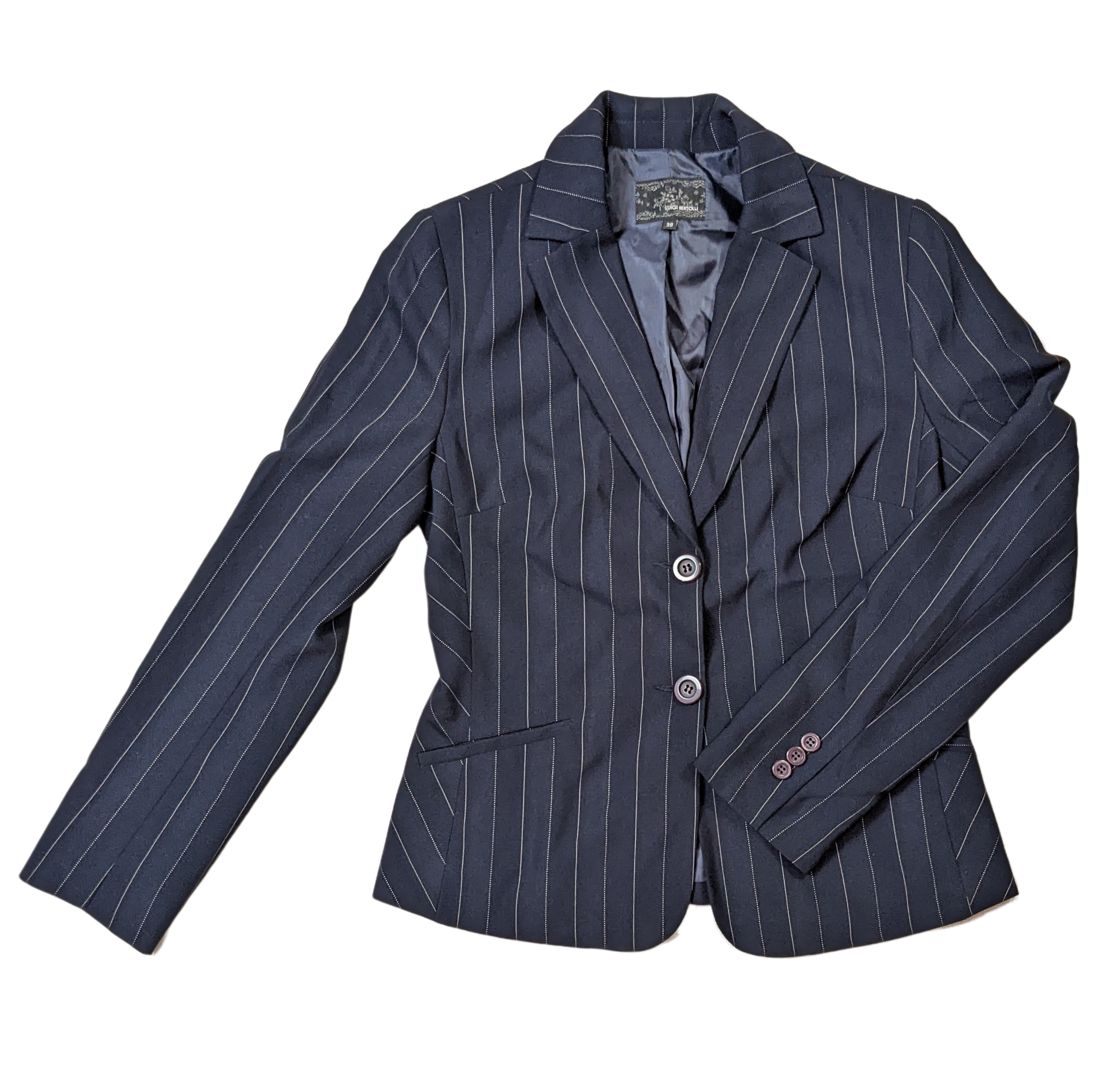 Luigi Bertolli Navy Pinstriped JacketSharp suit jacket, straight from Brazil!   Navy with white stripes.  This will look great with your denim jeans, or your dressy slacks.  Dress it up or down!Luigi Bertolli Navy Pinstriped JacketBlazer