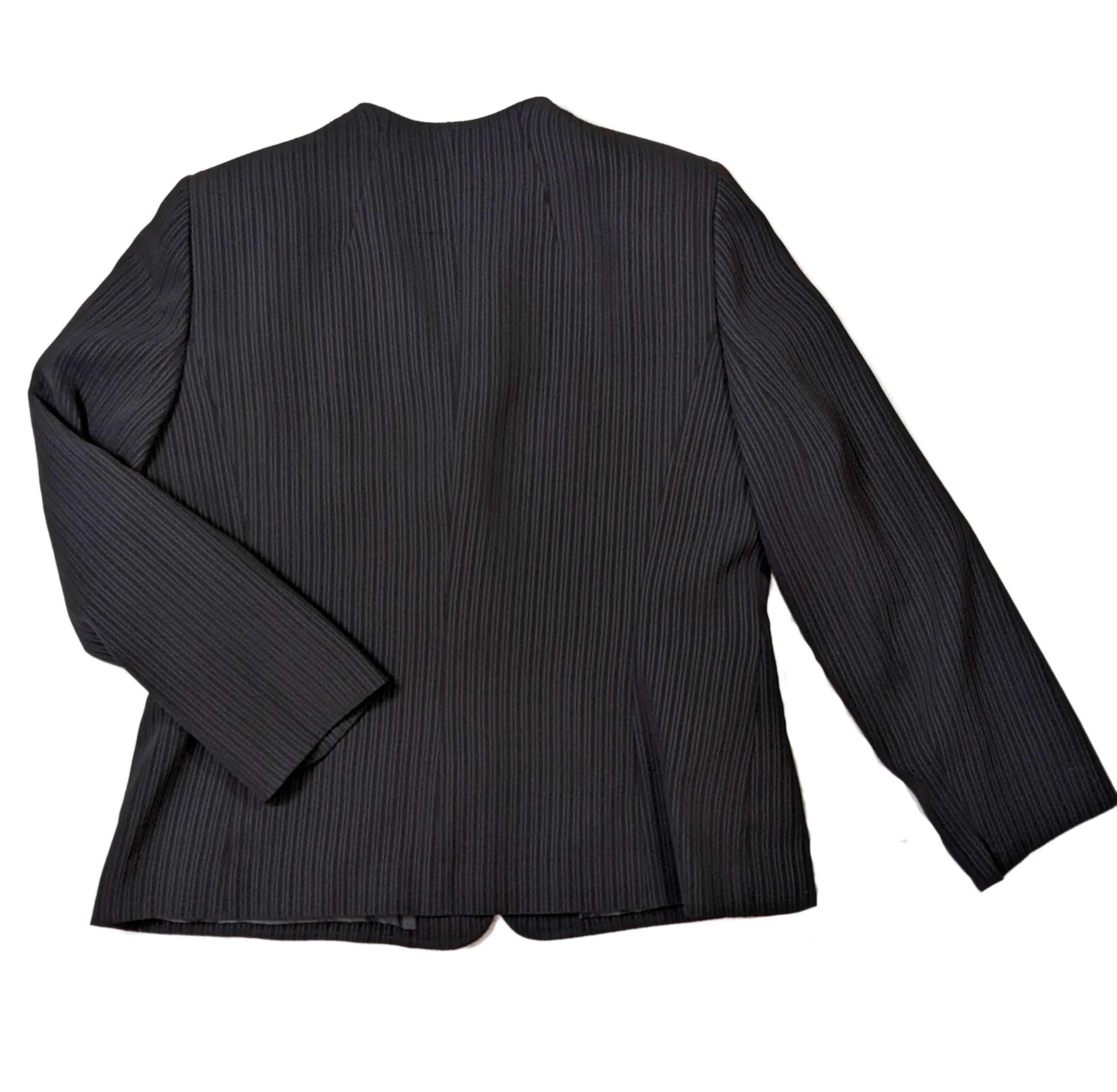 Tahari by Arthur S. Levine Black Pinstripe Suit Jacket Elevate your professional wardrobe with the Tahari by Arthur S. Levine Black Pinstripe Suit Jacket. Featuring 