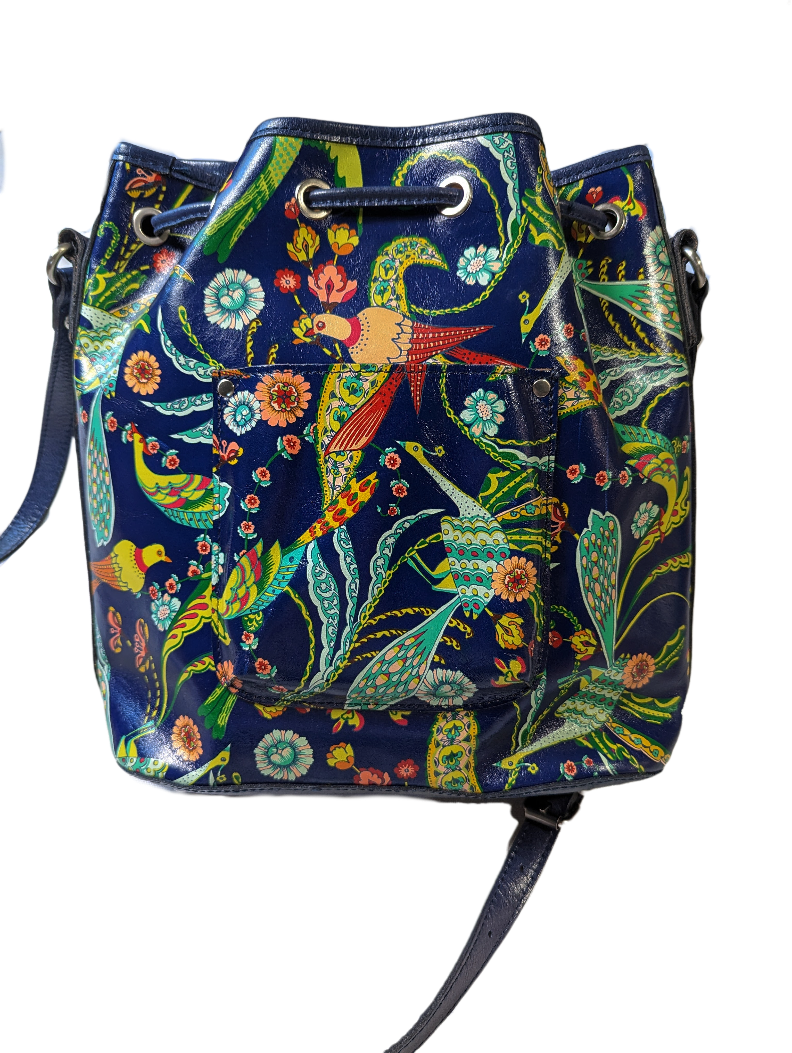 Patricia Nash Sabina Birds of Paradise Leather Drawstring Bucket Bag EThis gorgeous bag is in awesome condition.  No scratches or smudges.  This is one you will love for a long time!
Measurements:
Length:  11.5"   Width:  5.5"  Height: