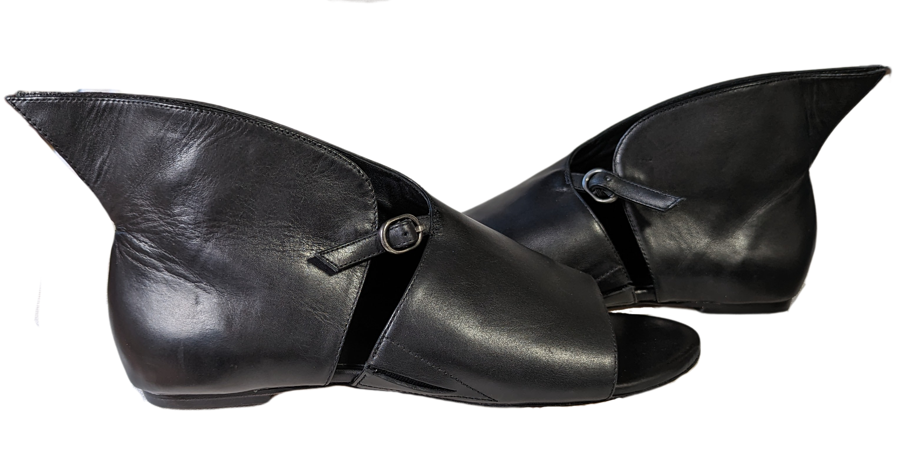 Leon Max Velia Leather Open Toe Flat Sandals Size 8 Such a cool, modern look!  Wear these with shorts, jeans or a cute dress!  They are out of this world! 