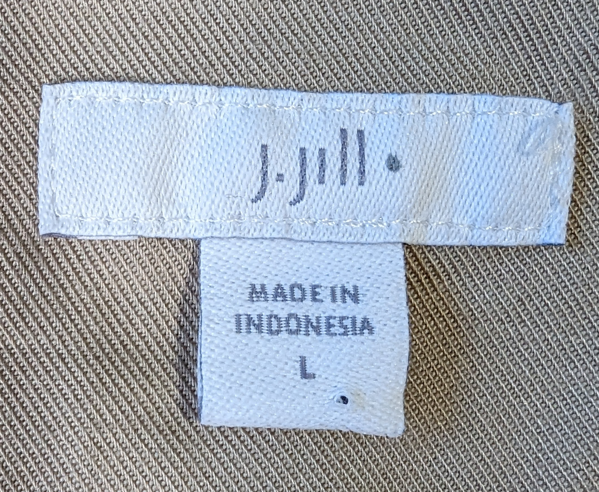 J. Jill Khaki Tunic Dress Long Sleeve with Pocket Size Large J. Jill Khaki Tunic Dress Long Sleeve with Pocket Size Large
Wear it as a dress, or a shirt, or a light jacket!  This item has so many uses, and the neutral color wi