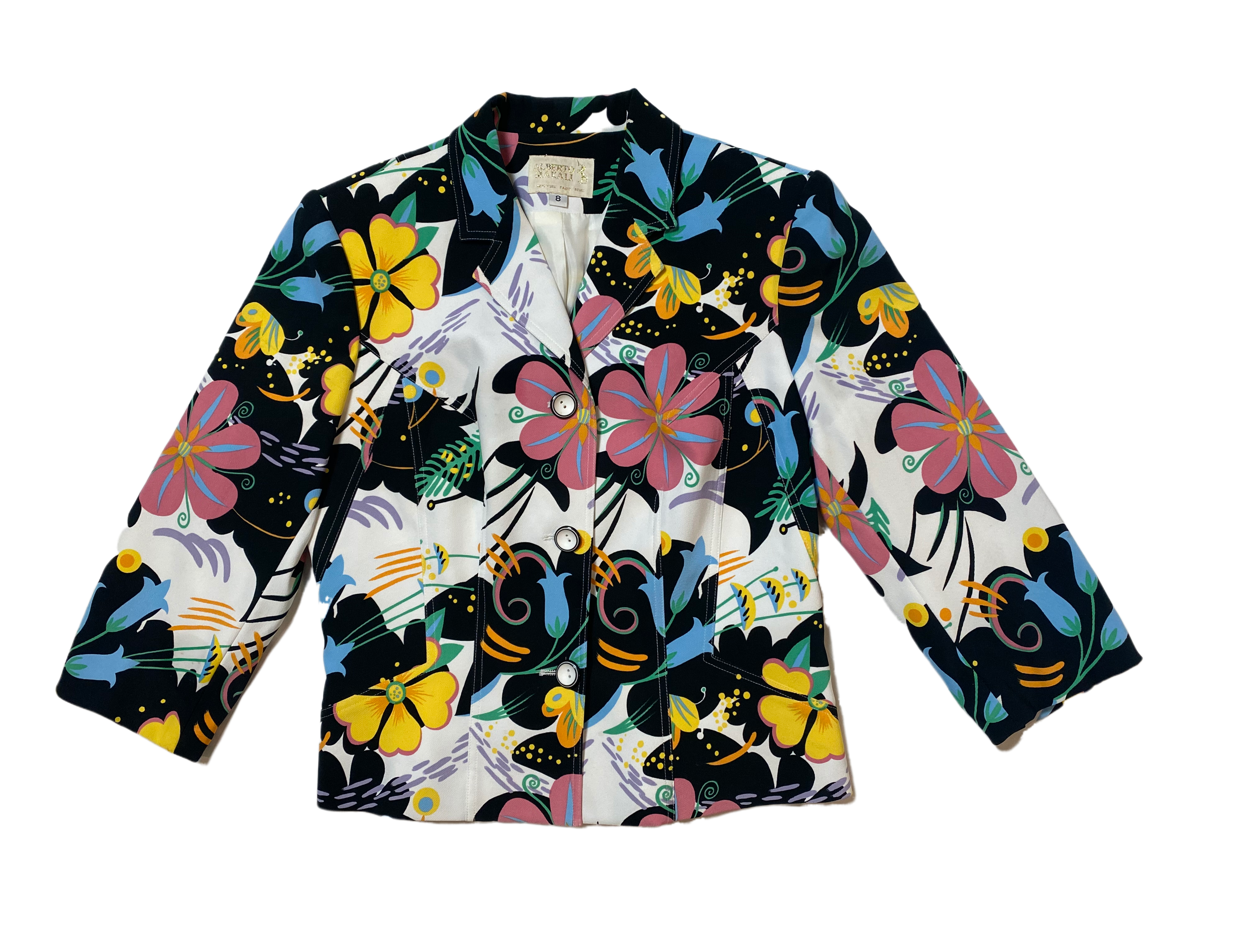 Alberto Makali Multicolor Structured Short Lined Floral Print JacketThe colors in this jacket make it ideal for any time of year.
Wear this with jeans and heels or over a short black dress for a night out.