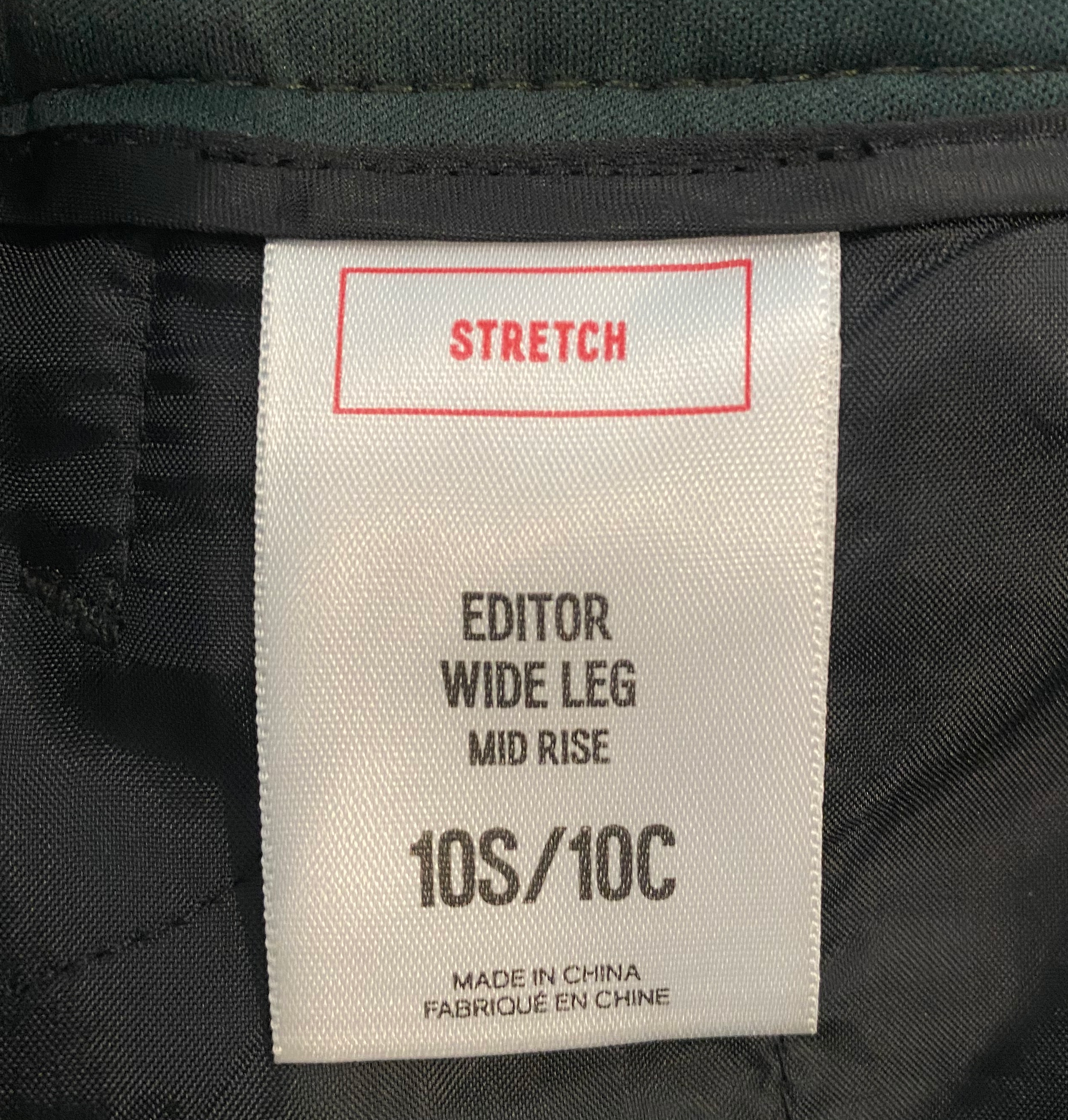 Express Editor Wide Leg Mid Rise Forest Green PantsMix up your wardrobe a bit with this great color. Give your black pants the day off and add these for a pop!