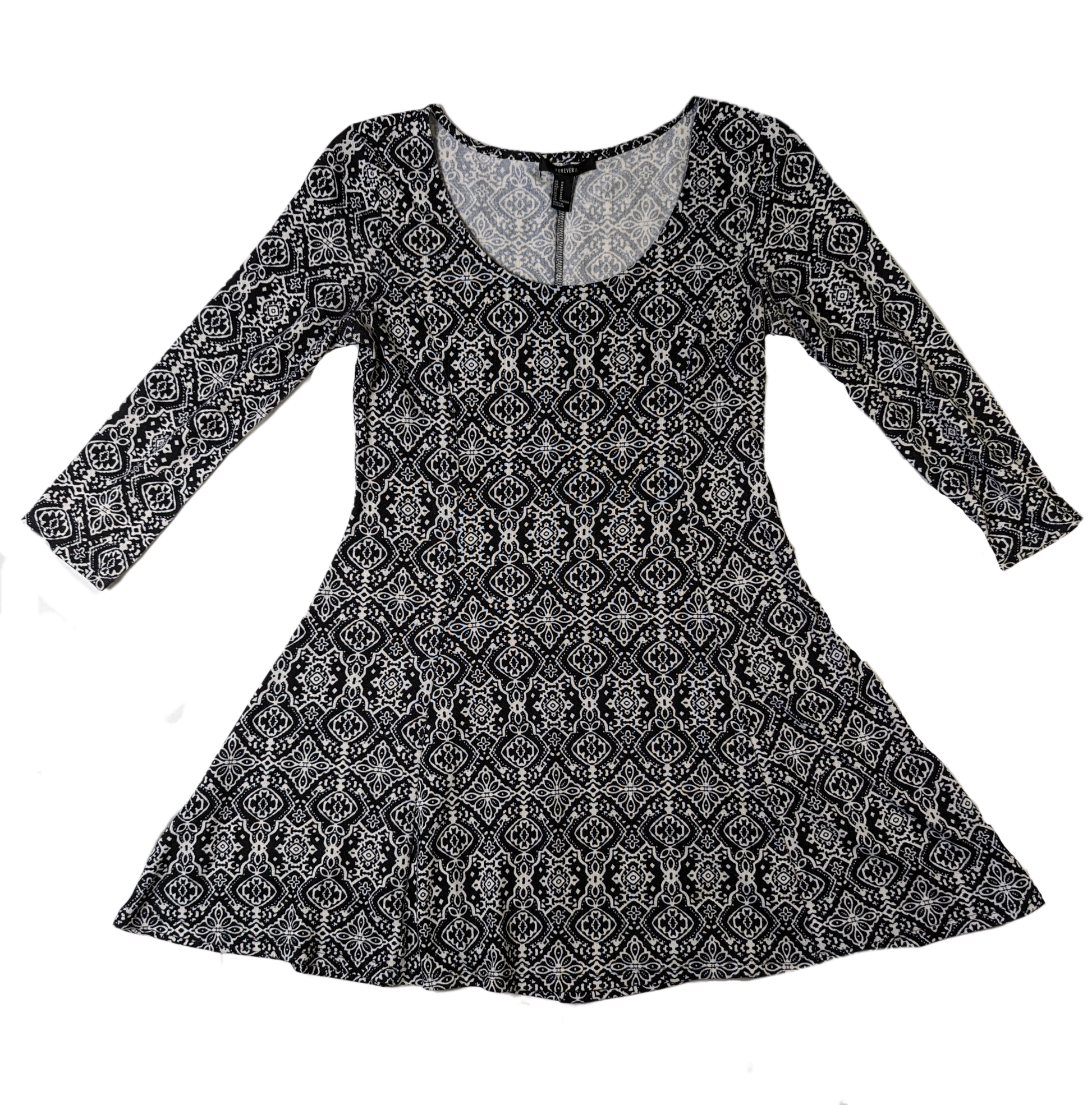 Forever 21 Black and White Fit and Flare dress.  Perfect to throw on for a shopping day, or any summer occasion.  Add sandals and a hat, and you are reaDressesForever 21 Fit and Flare dressForever 21 Fit