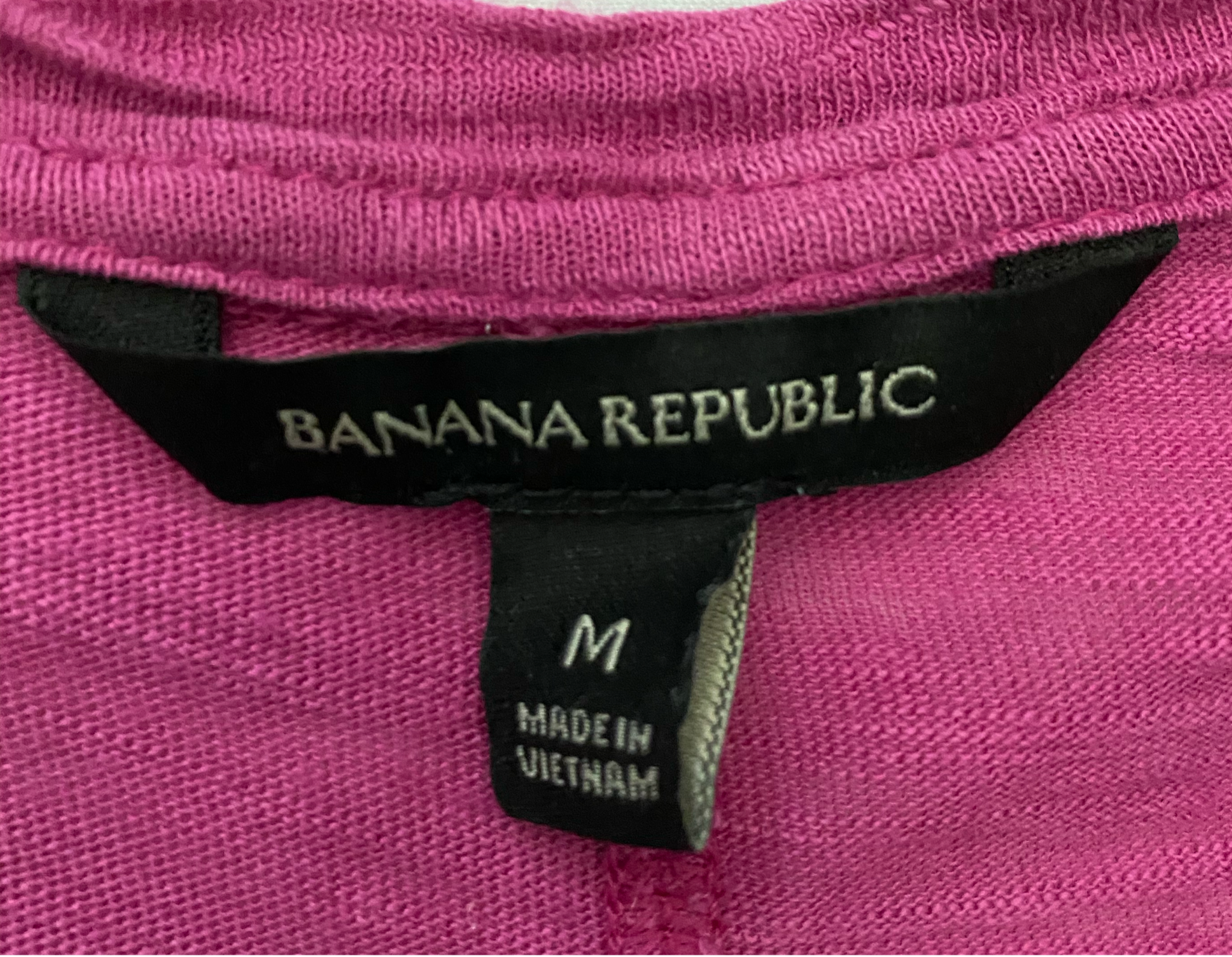 Banana Republic short sleeve t-shirt a harmonious blend of professiona