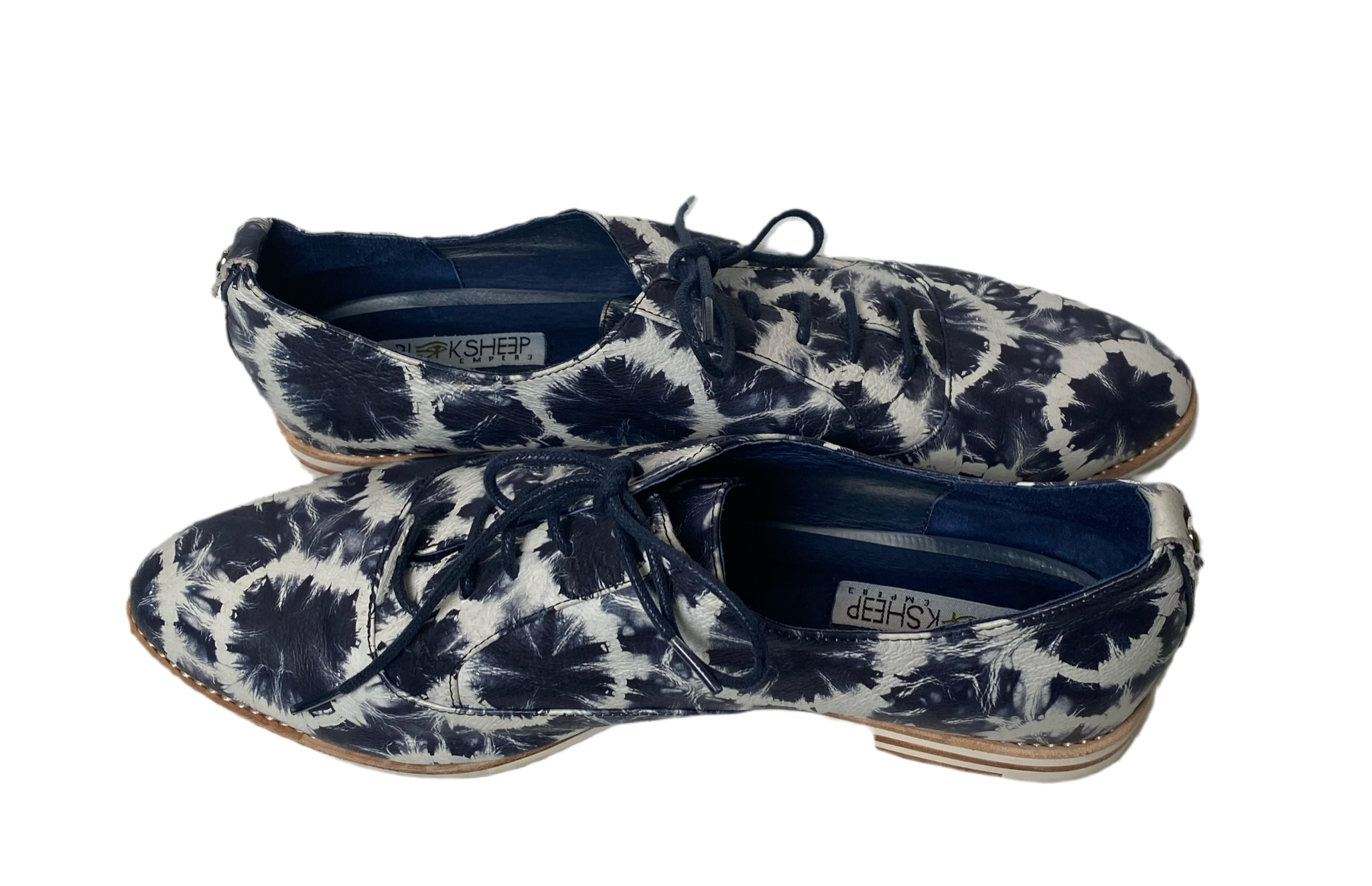 Black Sheep Empire LEE Blue & White Oxford LoafersBlack Sheep Empire blue &amp; white loafers. 

Navy tie-dye leather upper
Navy leather lining
4mm insole padding 
Leather and white rubber soles
Blue waxed cotton la