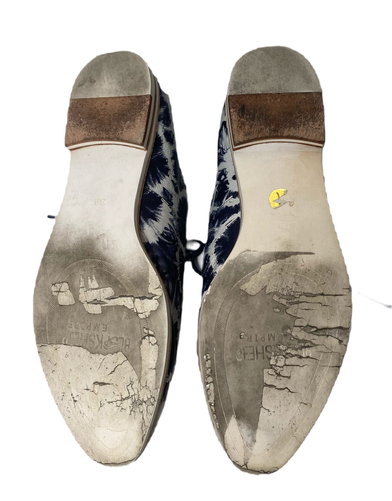 Black Sheep Empire LEE Blue & White Oxford LoafersBlack Sheep Empire blue &amp; white loafers. 

Navy tie-dye leather upper
Navy leather lining
4mm insole padding 
Leather and white rubber soles
Blue waxed cotton la