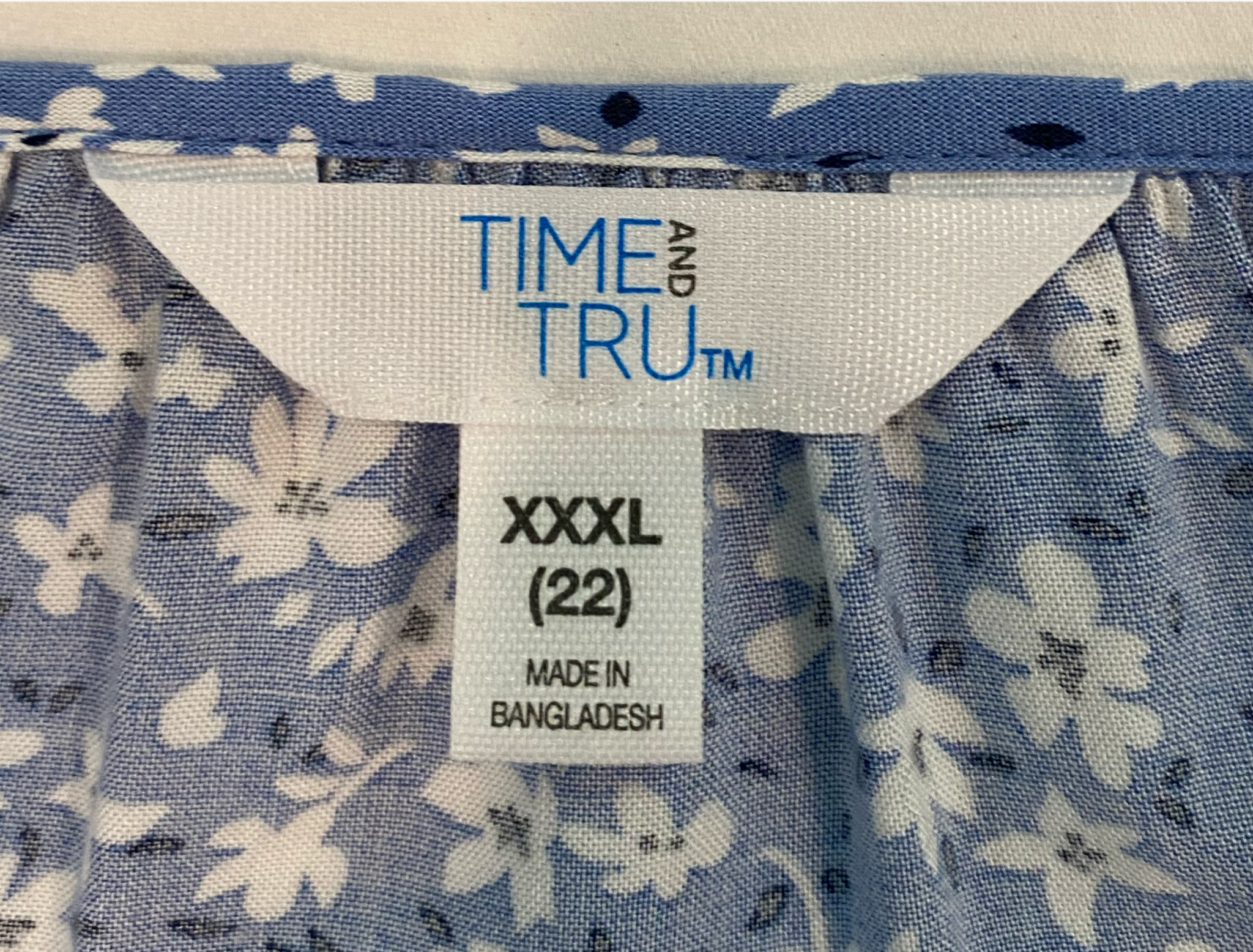 Time & TruTime &amp; Tru blue and white floral print top with split neck and long sleeves with puff at bottom.
Pair this with white or light blue capris for a perfect outfit.Womens TopsTime & Tru Blue and White Floral print TopWhite Floral print Top