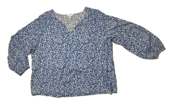 Time & TruTime &amp; Tru blue and white floral print top with split neck and long sleeves with puff at bottom.
Pair this with white or light blue capris for a perfect outfit.Womens TopsTime & Tru Blue and White Floral print TopWhite Floral print Top