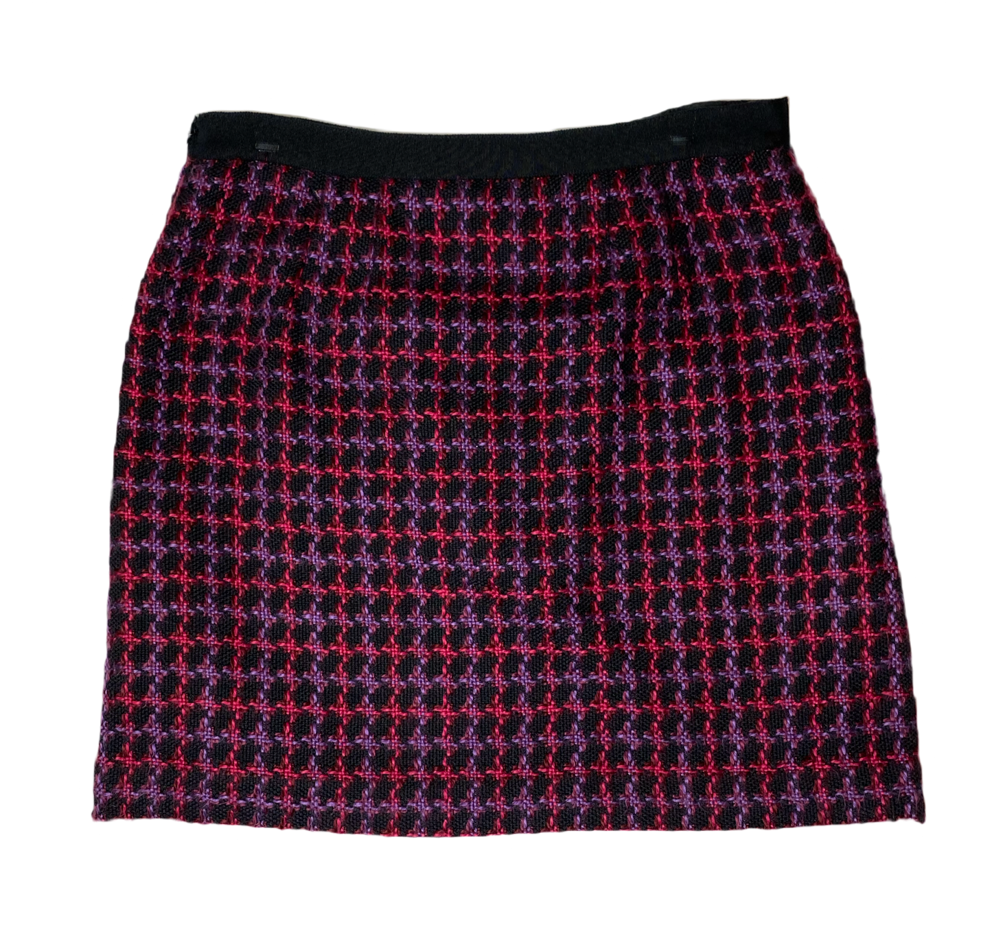 LOFT Woven Tweed Short Skirt  The LOFT Woven Tweed Short Skirt is a must-have for any fashion-forward individual. Crafted from high-quality woven tweed, this skirt f