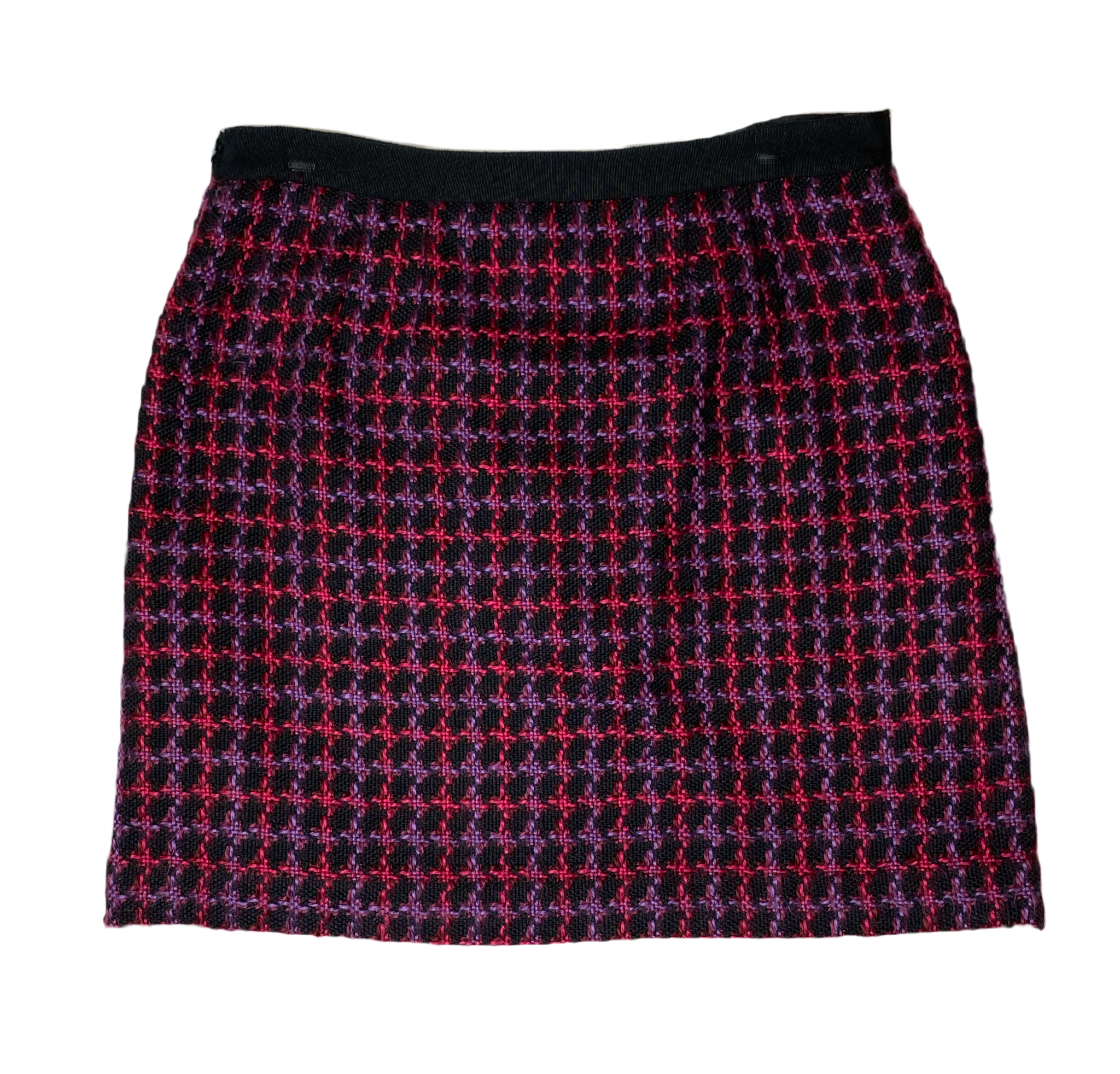 LOFT Woven Tweed Short Skirt  The LOFT Woven Tweed Short Skirt is a must-have for any fashion-forward individual. Crafted from high-quality woven tweed, this skirt f