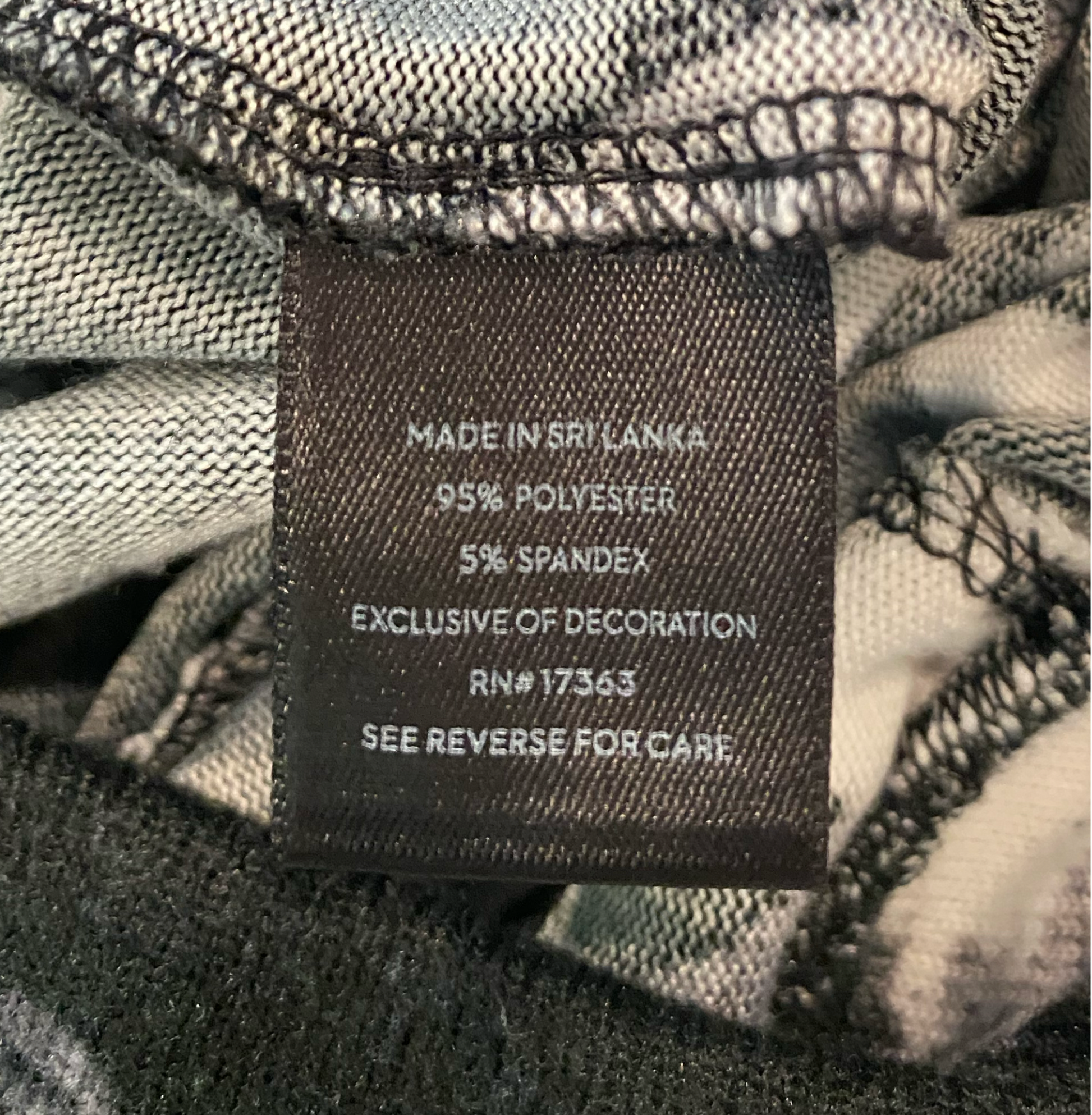 Simply Vera Vera Wang Black and White Floral Lounge Pants  Size S Unwind in style with these Simply Vera Vera Wang lounge pants. Featuring a trendy black and white f