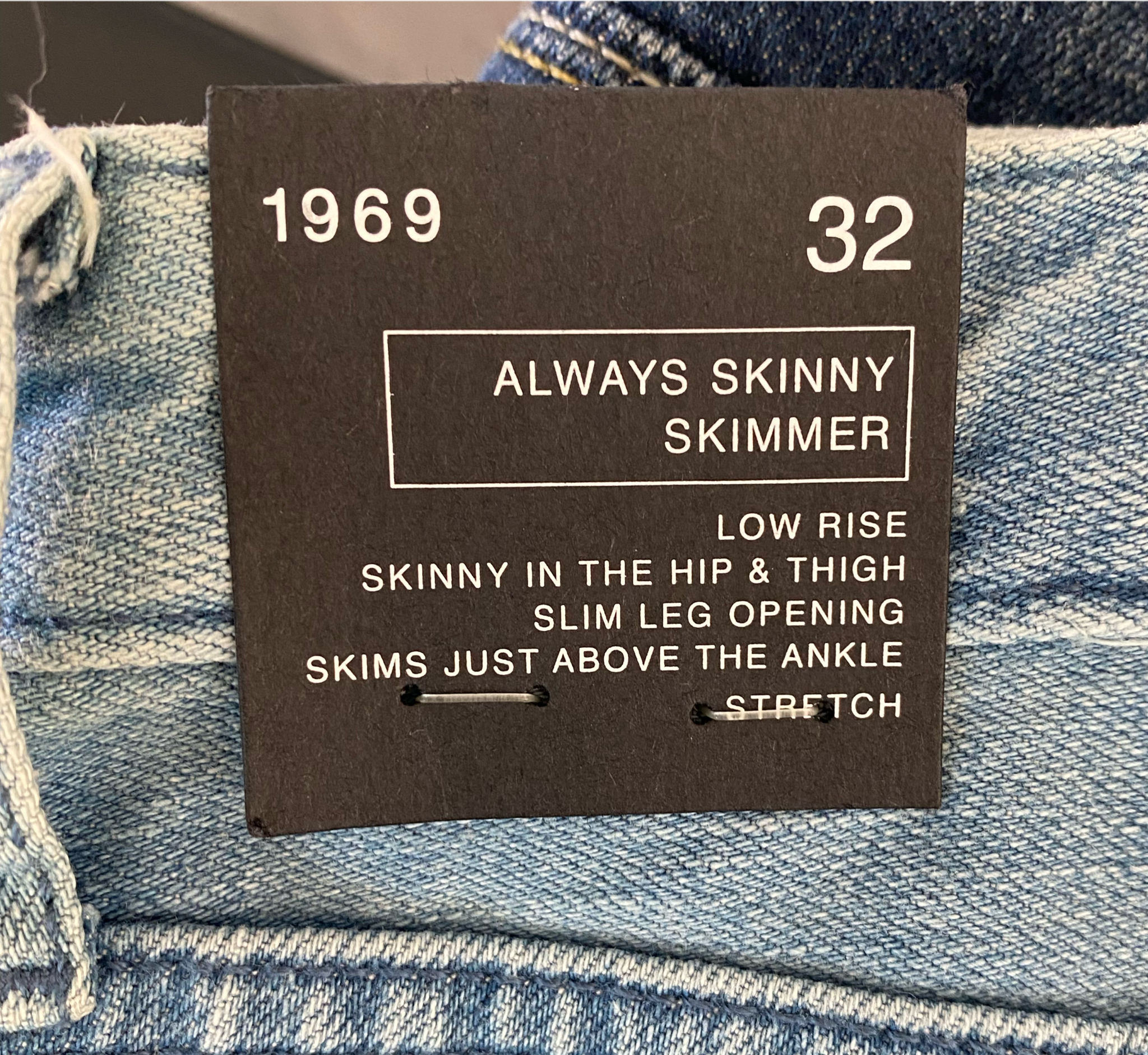 GAP Always Skinny Skimmer Low Rise Jeans - NWTGAP Always Skinny Skimmer jeans with bleach detail - NWTSkinny Skimmer Jeans - NWTPants