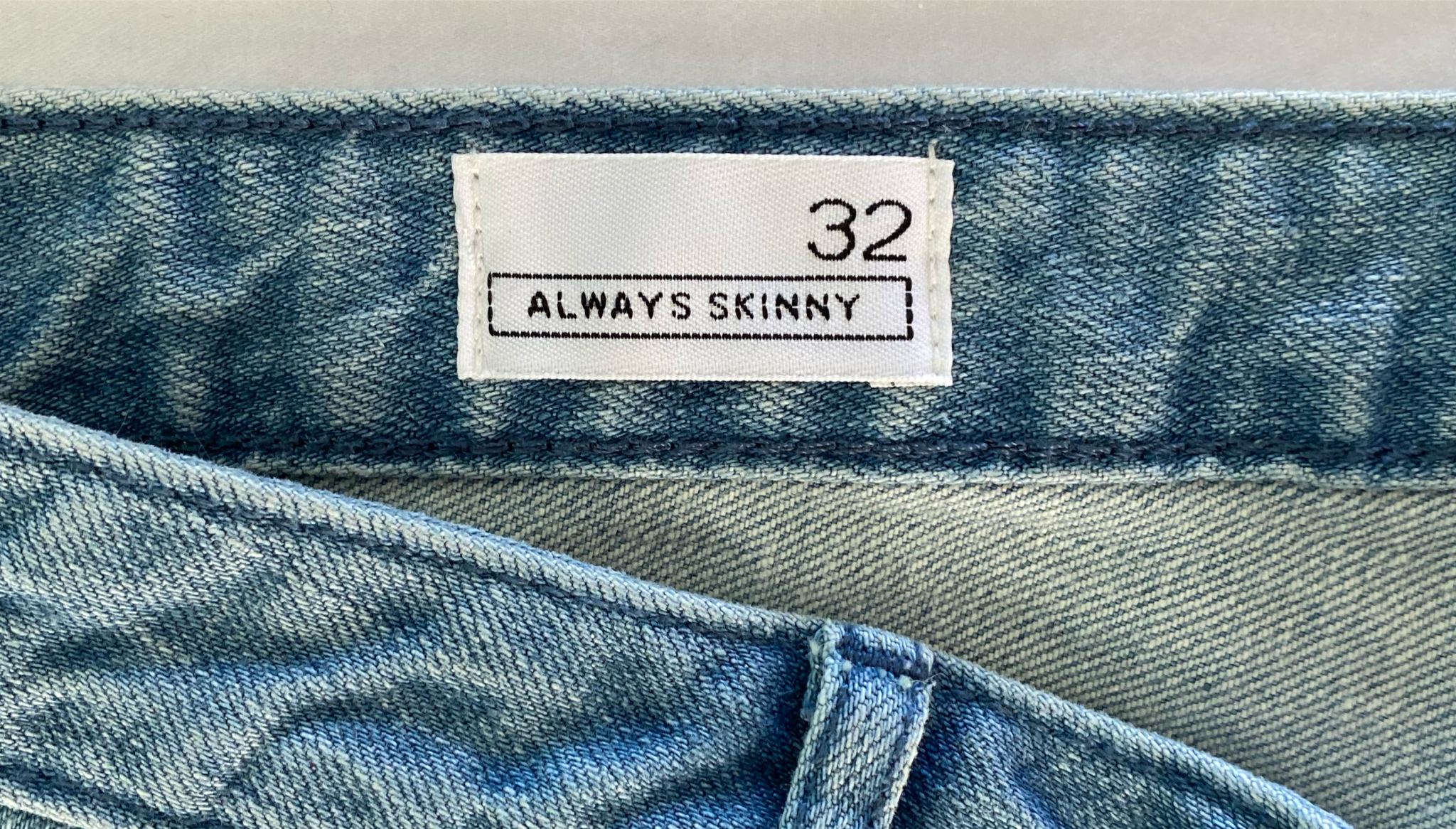 GAP Always Skinny Skimmer Low Rise Jeans - NWTGAP Always Skinny Skimmer jeans with bleach detail - NWTSkinny Skimmer Jeans - NWTPants