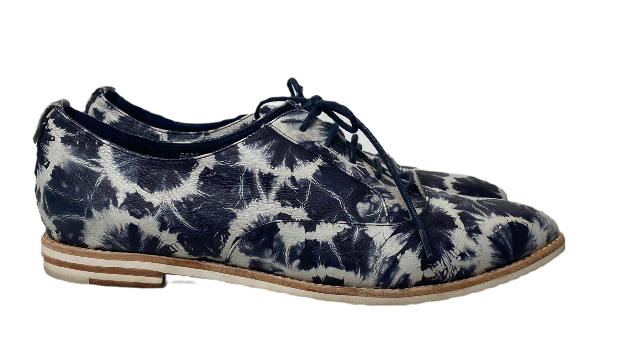 Black Sheep Empire LEE Blue & White Oxford LoafersBlack Sheep Empire blue &amp; white loafers. 

Navy tie-dye leather upper
Navy leather lining
4mm insole padding 
Leather and white rubber soles
Blue waxed cotton la