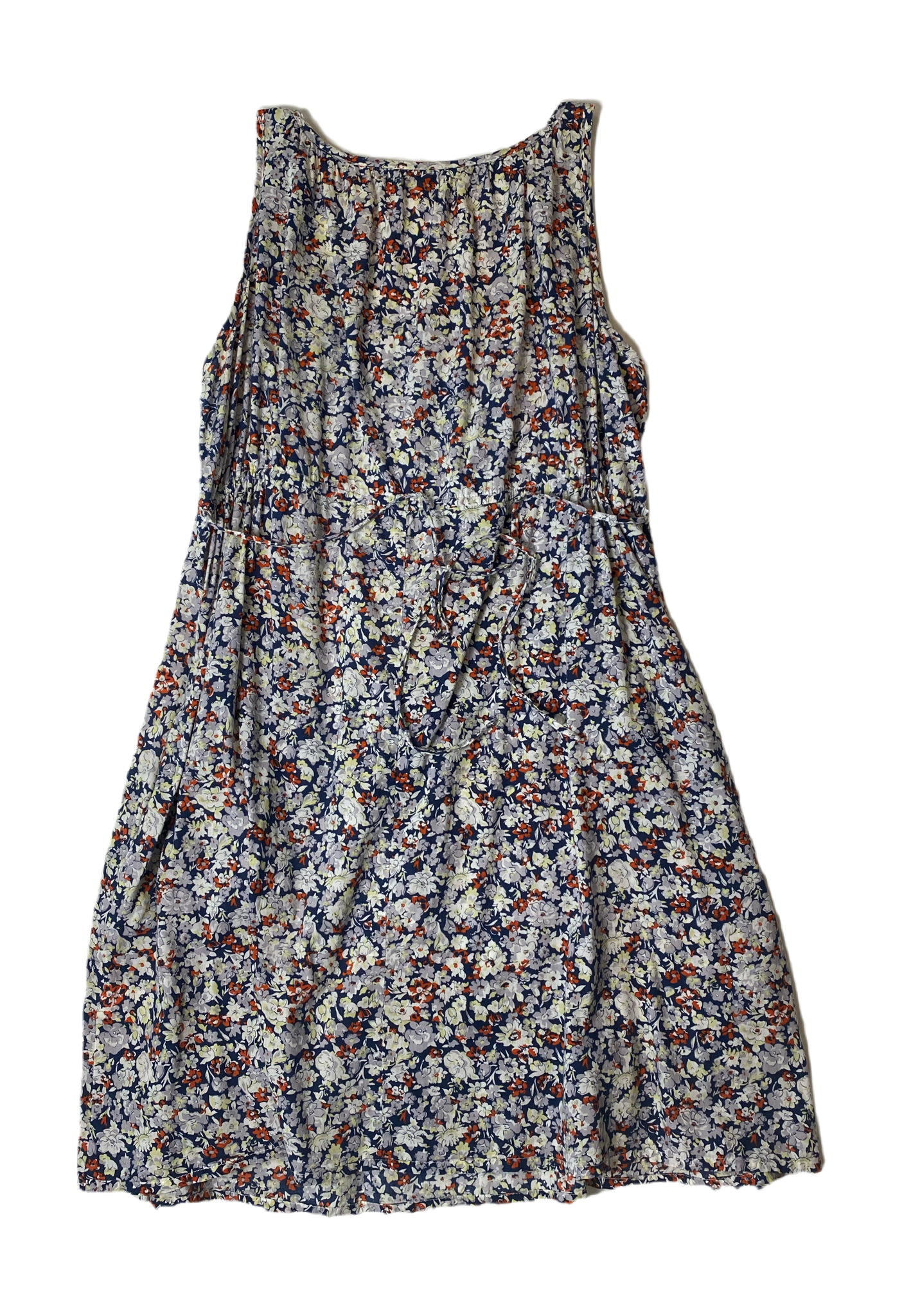 Porridge Floral Print SundressPorridge scoop neck drawstring waist floral print sundress.
This dress would look so cute with a denim jacket and white sneakers!