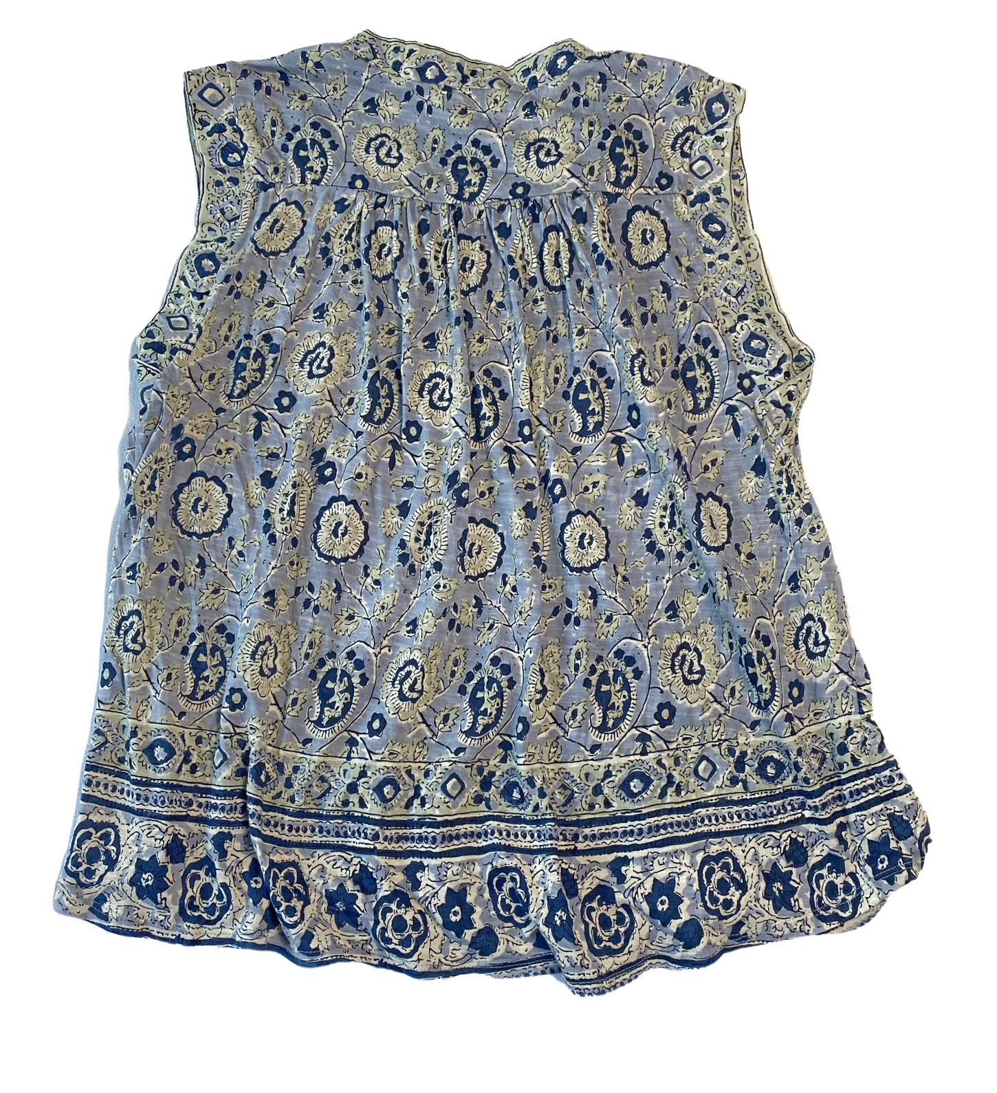 Lucky Brand Sleeveless Lace-up Print Top  Size L  Experience effortless style with the Lucky Brand Sleeveless Lace-up Print Top. The beautiful blue and green print w