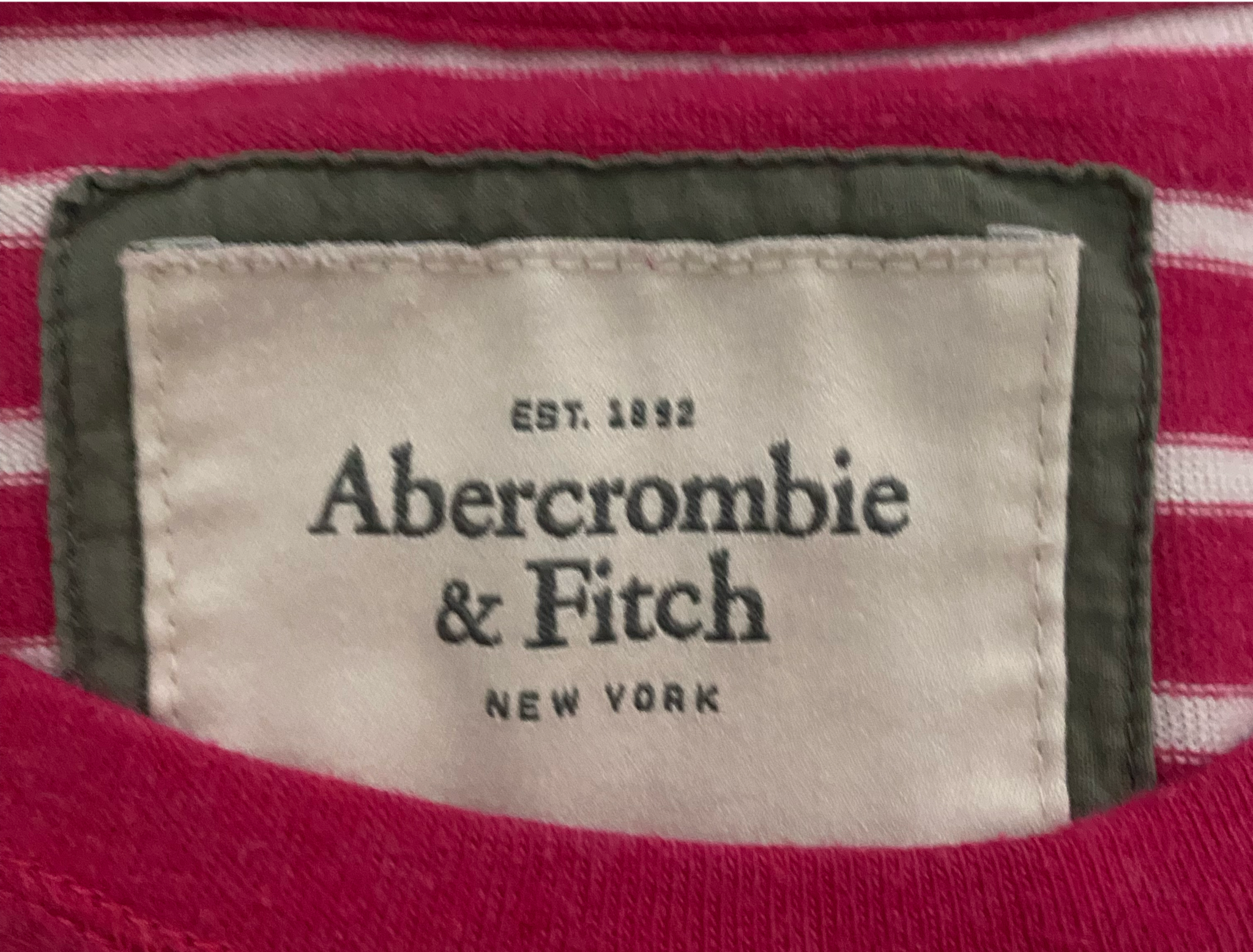 Abercrombie & Fitch Fuchsia and White Stripe ShirtLong sleeve fuchsia and white striped pullover shirt.
Add a pop of color to your closet this Fall with this great pullover! 