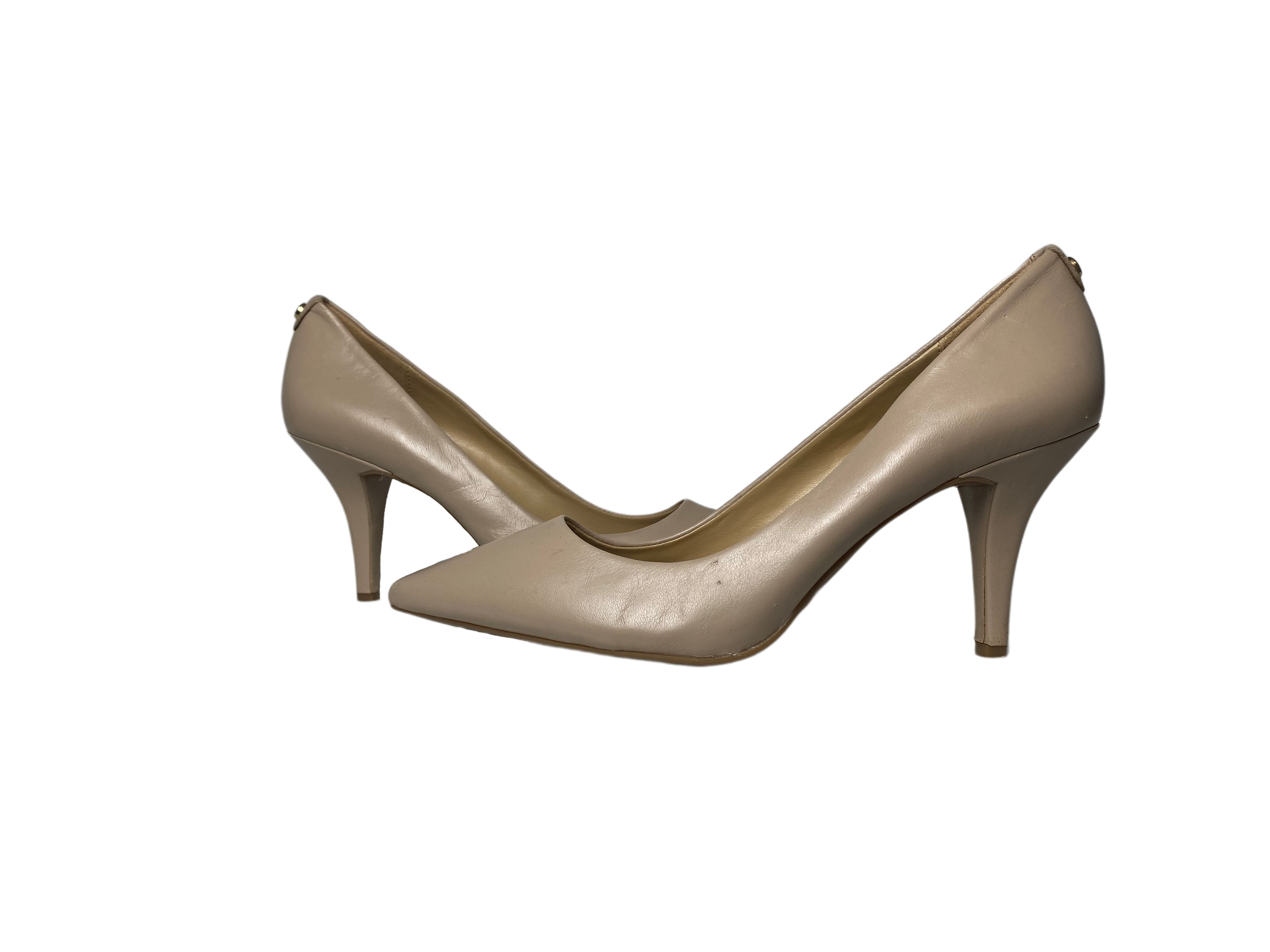 Michael Kors Nude Leather Pointed Toe PumpsPerfect shoes for that every day elevated basic. Wear to work or a casual night out.
Note: Two small holes on outside of left shoe.  Price is marked accordingly.