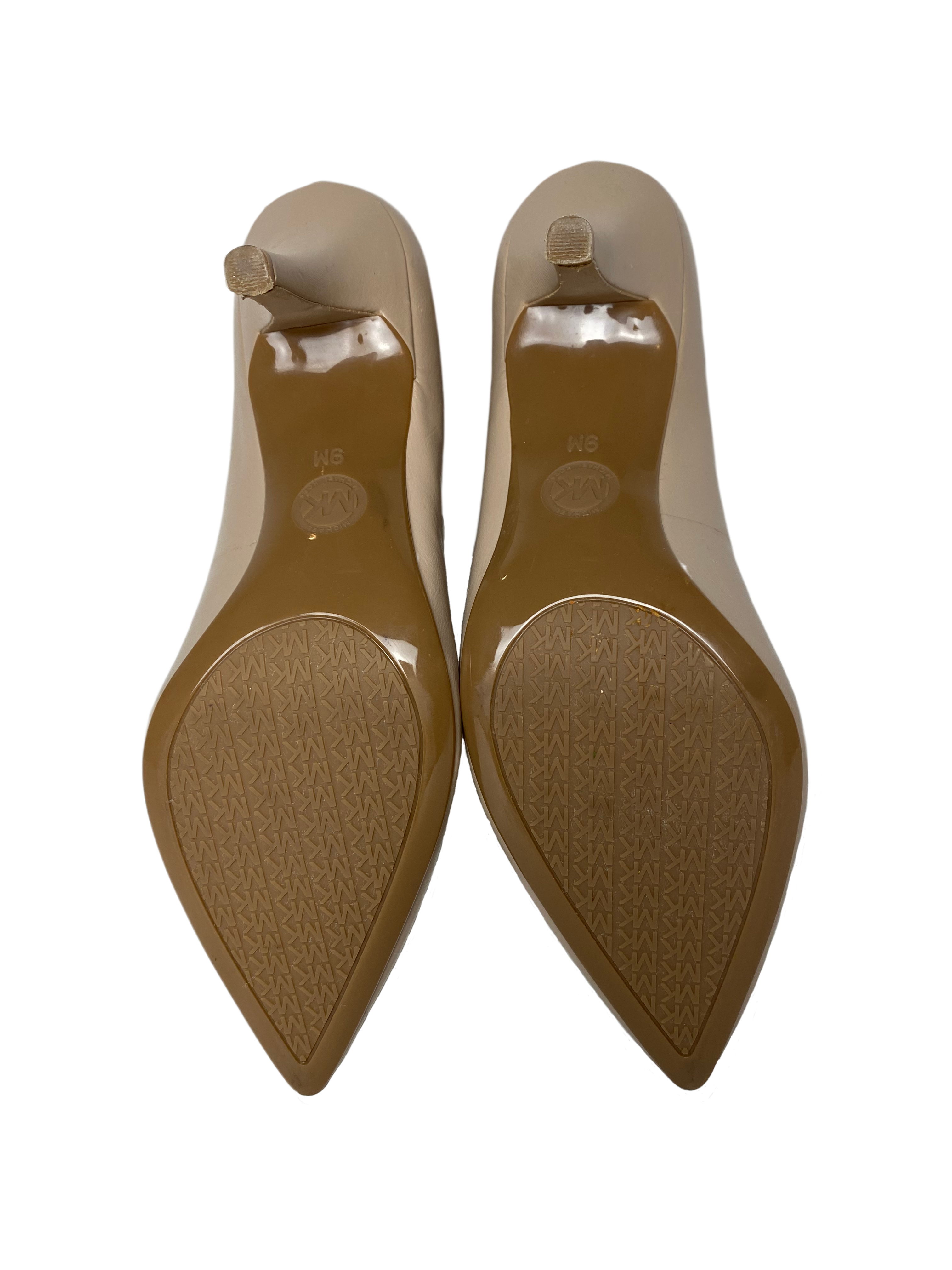 Michael Kors Nude Leather Pointed Toe PumpsPerfect shoes for that every day elevated basic. Wear to work or a casual night out.
Note: Two small holes on outside of left shoe.  Price is marked accordingly.