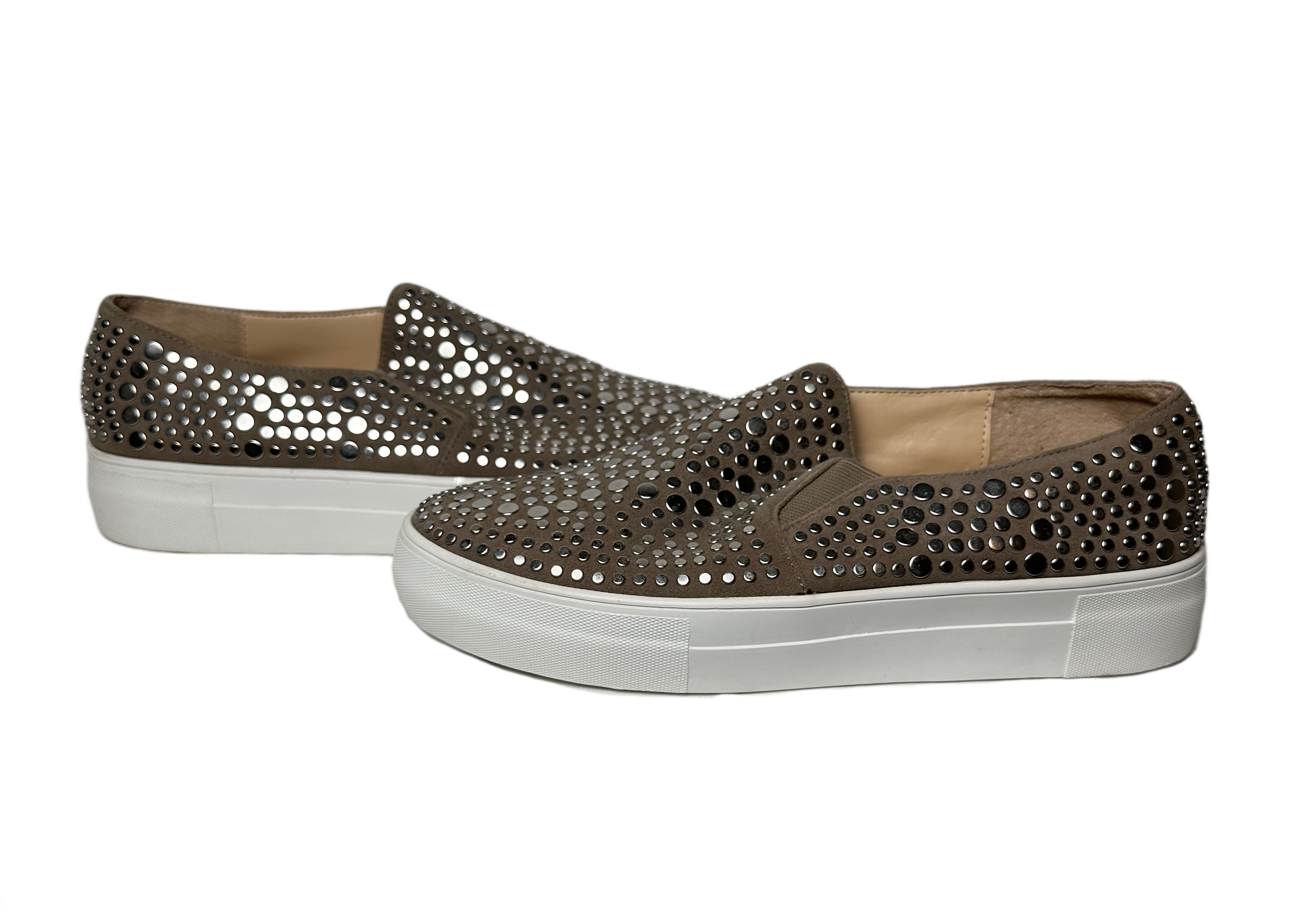 Vince Camuto Silver Studded Beige Leather Slip On Platform SneakersTake your style to the next level with these Vince Camuto studded beige leather slip-on platform sneakers. With a bold approach to design and a daring attitude, thesVince Camuto Silver Studded Beige Leather SlipShoes