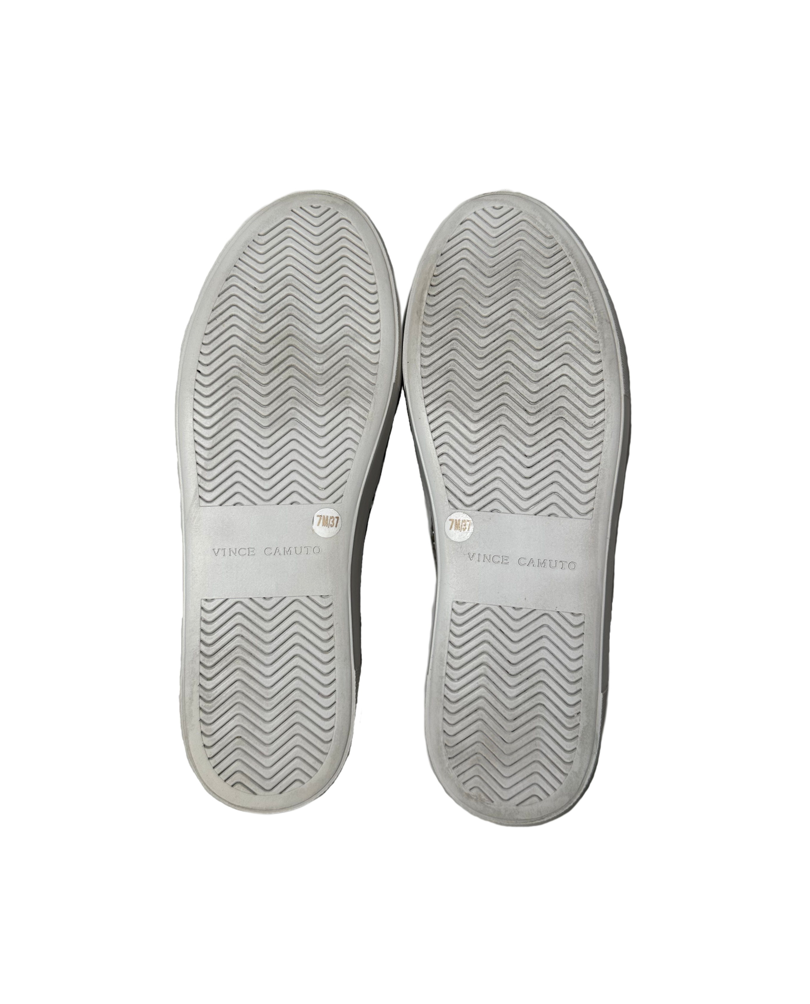 Vince Camuto Silver Studded Beige Leather Slip On Platform SneakersTake your style to the next level with these Vince Camuto studded beige leather slip-on platform sneakers. With a bold approach to design and a daring attitude, thesVince Camuto Silver Studded Beige Leather SlipShoes