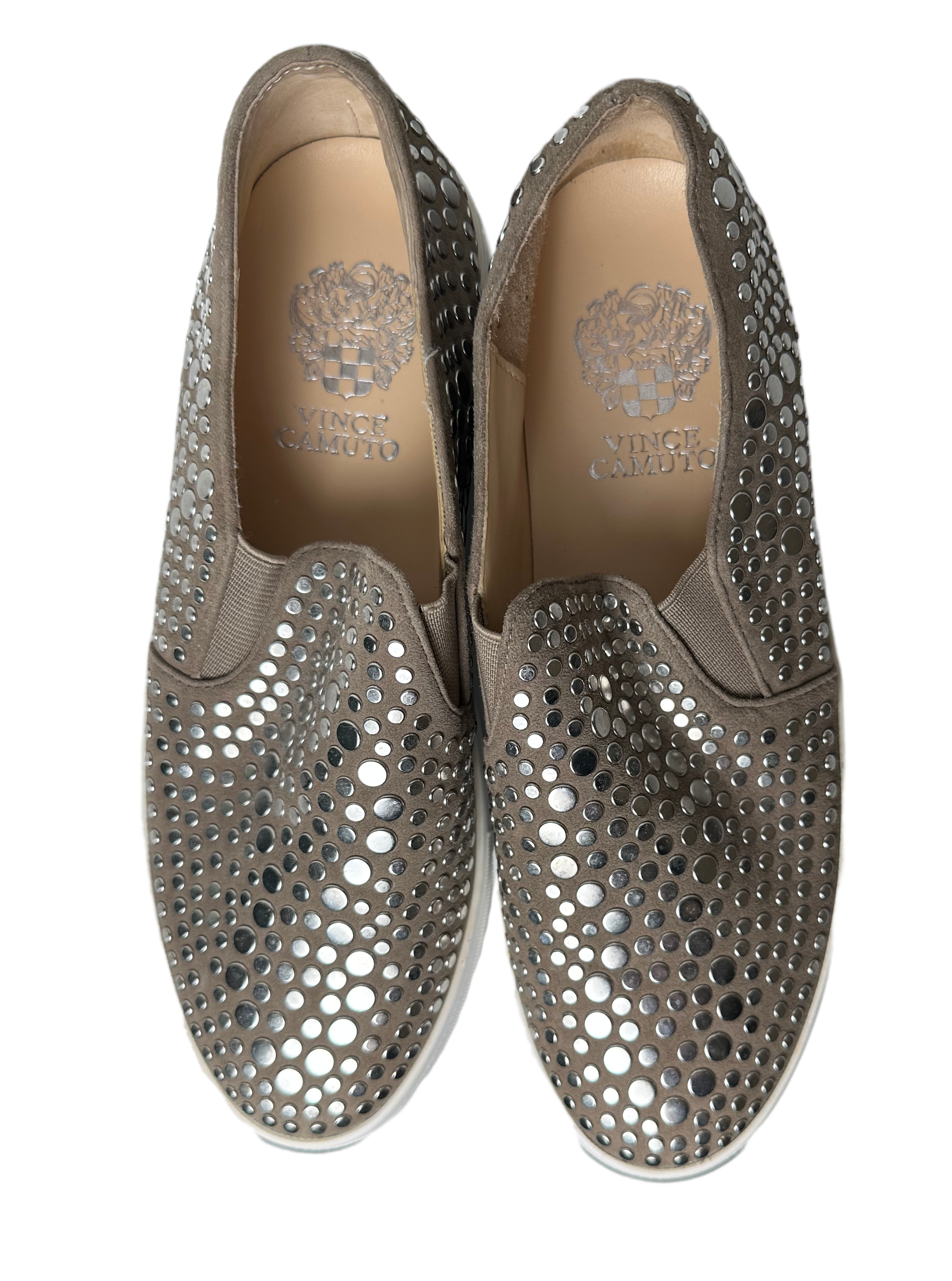 Vince Camuto Silver Studded Beige Leather Slip On Platform SneakersTake your style to the next level with these Vince Camuto studded beige leather slip-on platform sneakers. With a bold approach to design and a daring attitude, thesVince Camuto Silver Studded Beige Leather SlipShoes