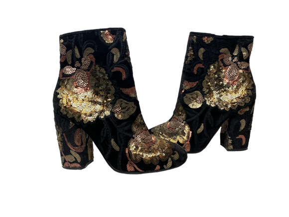 Aldo Sequin Embellished Ankle BootsWow! These are stunning boots with so much detail with the sequins..
Dress up your jeans for a fun night out, or wear with a skirt for a funky look!Aldo Sequin Embellished Ankle BootsShoes