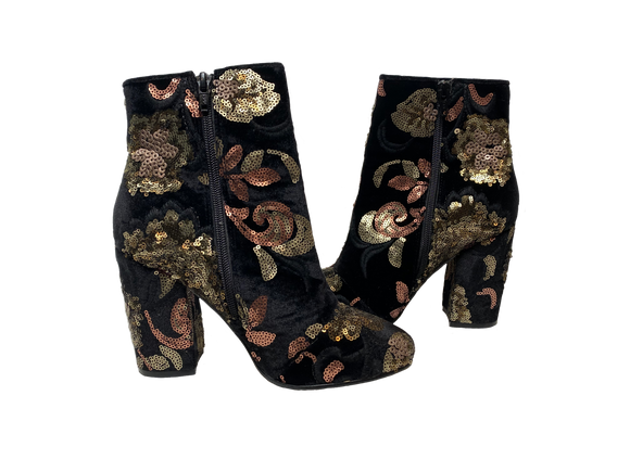 Aldo Sequin Embellished Ankle BootsWow! These are stunning boots with so much detail with the sequins..
Dress up your jeans for a fun night out, or wear with a skirt for a funky look!Aldo Sequin Embellished Ankle BootsShoes