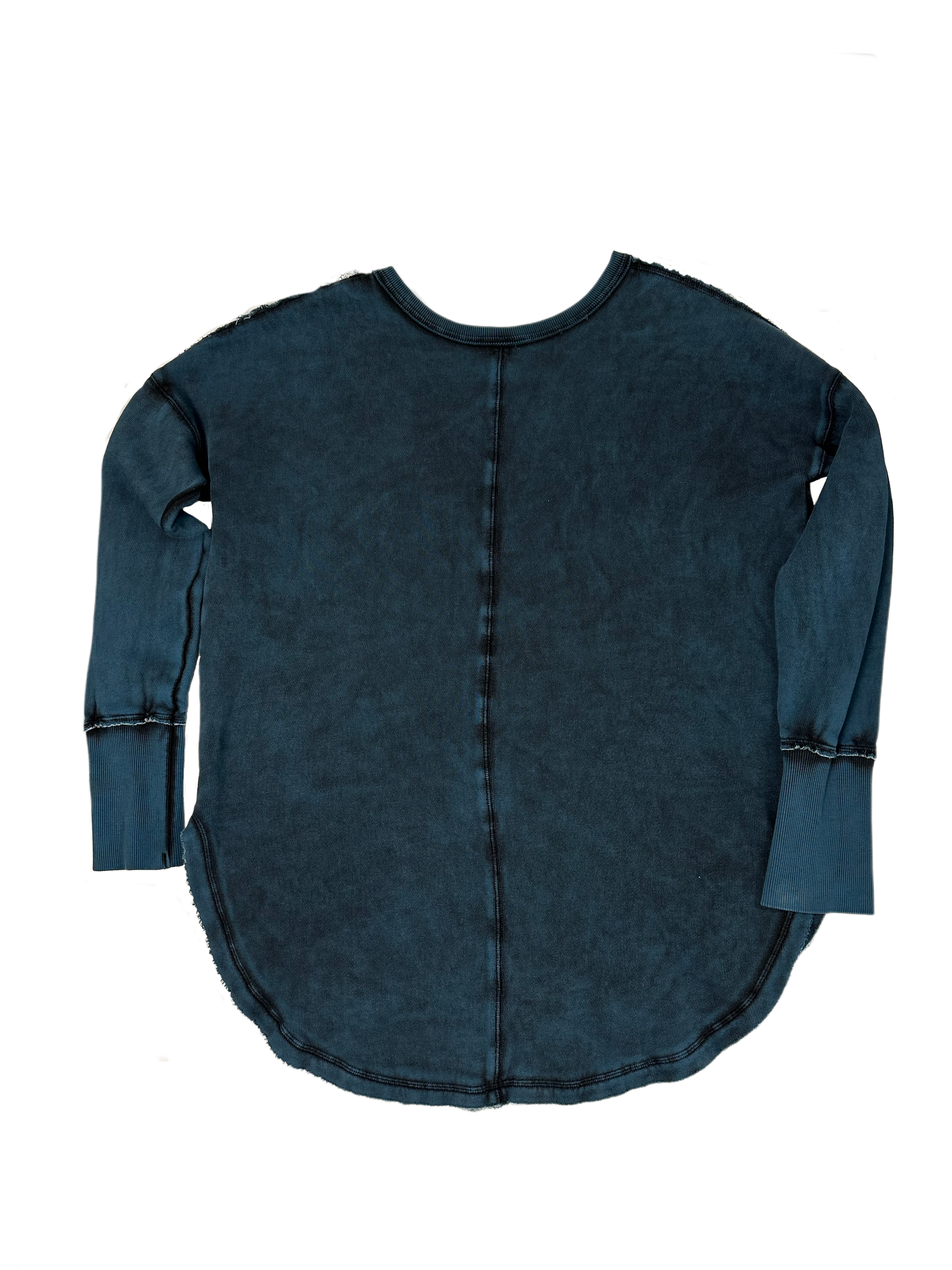 Free PeopleWrap yourself in coziness with this Free People Pull Over V-neck Fleece Shirt! This snuggly shirt features raw hems and a black wash for a look that's effortlessly cSweatshirtFree People Pull Over V-neck Fleece ShirtFree People Pull