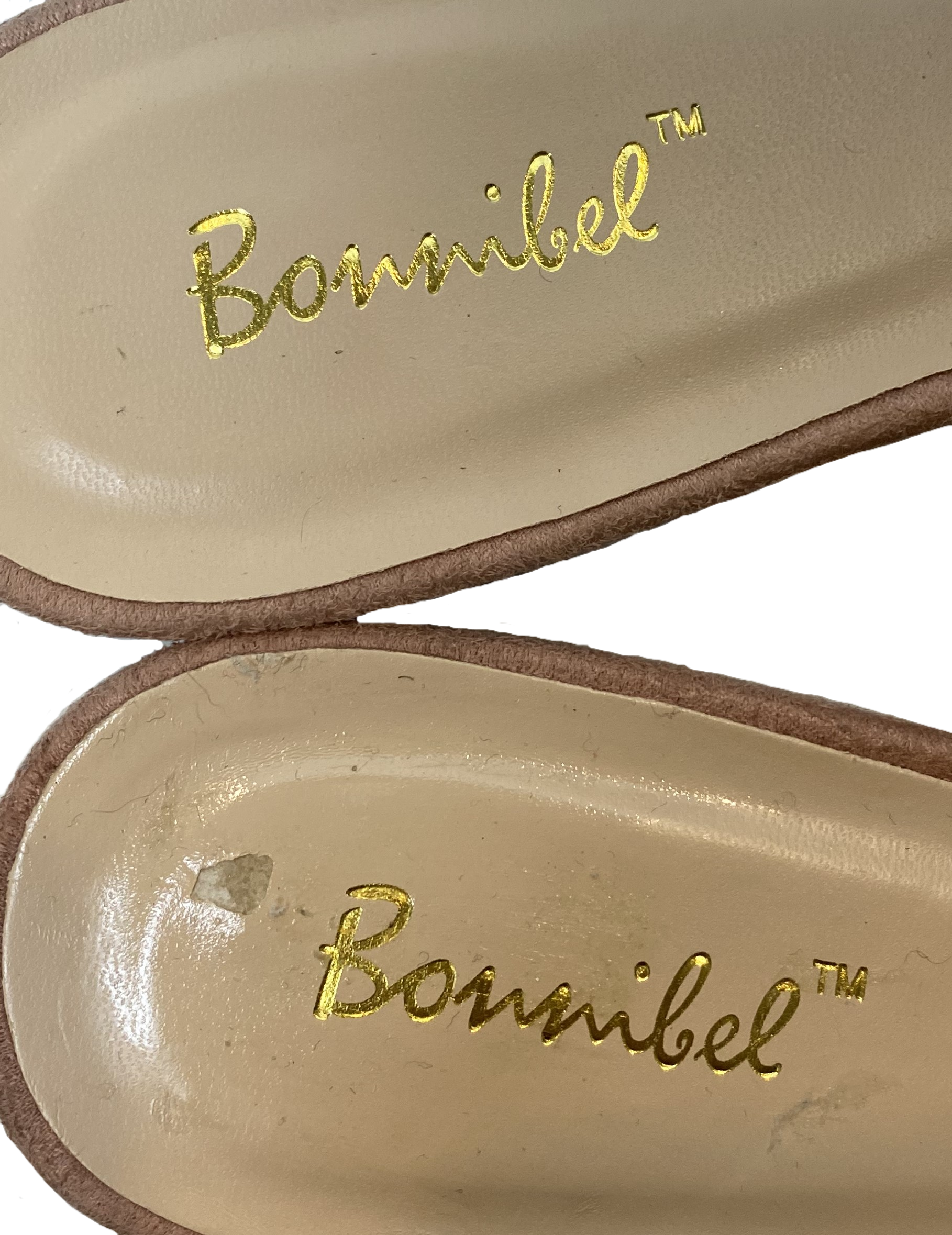 Bonnibel Blush Suede Mules with Rose Color StudsSuch a beautiful shoe! Perfect for that Fall day that is still a bit warm.
Wear this mule as a neutral with any color! 