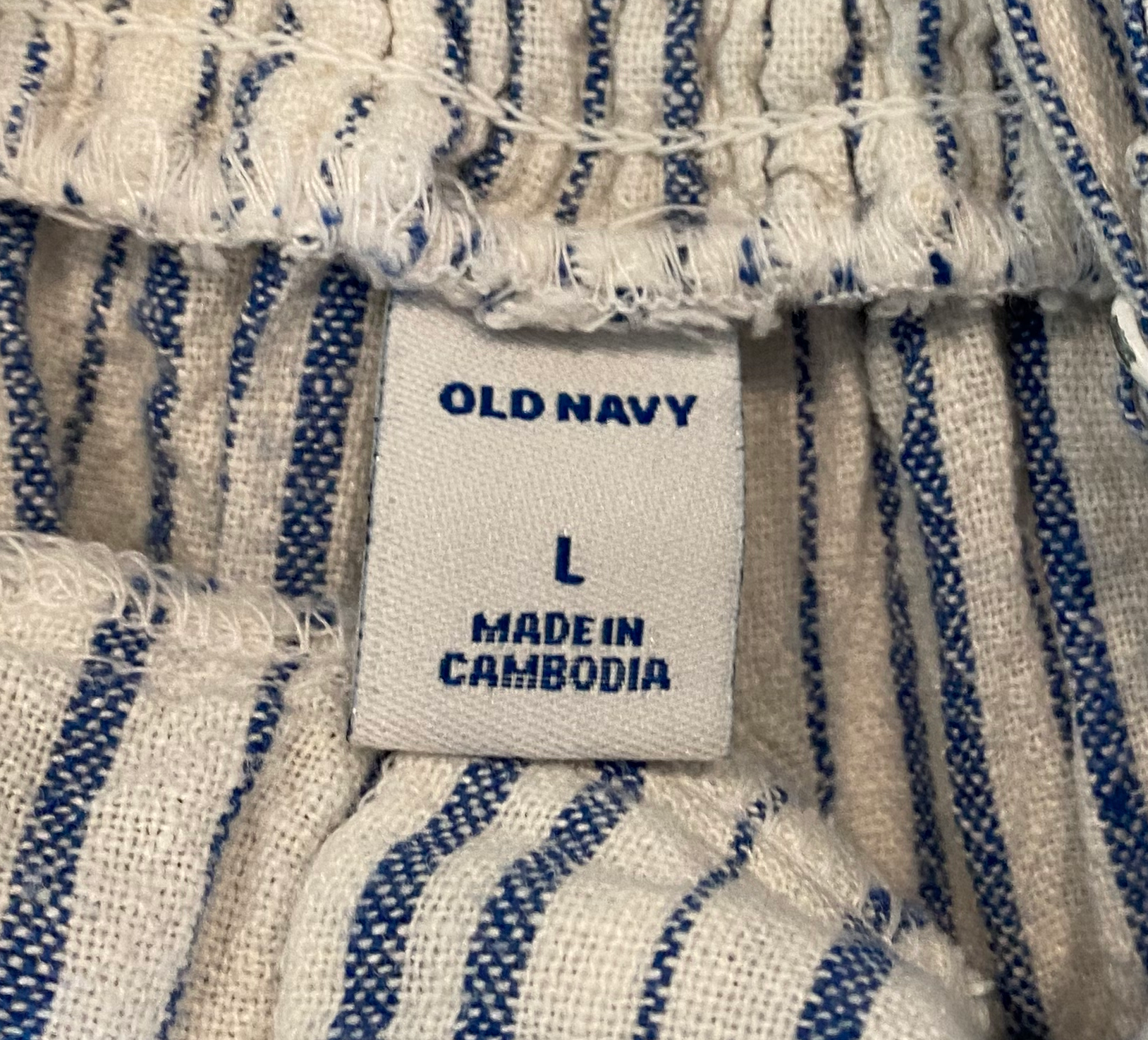 Old Navy Stripped Button Front Jumper This fresh looking jumper would be perfect with a denim jacket and white sneakers or a light weight cardigan and chunky heels! Fun for any causal outing.