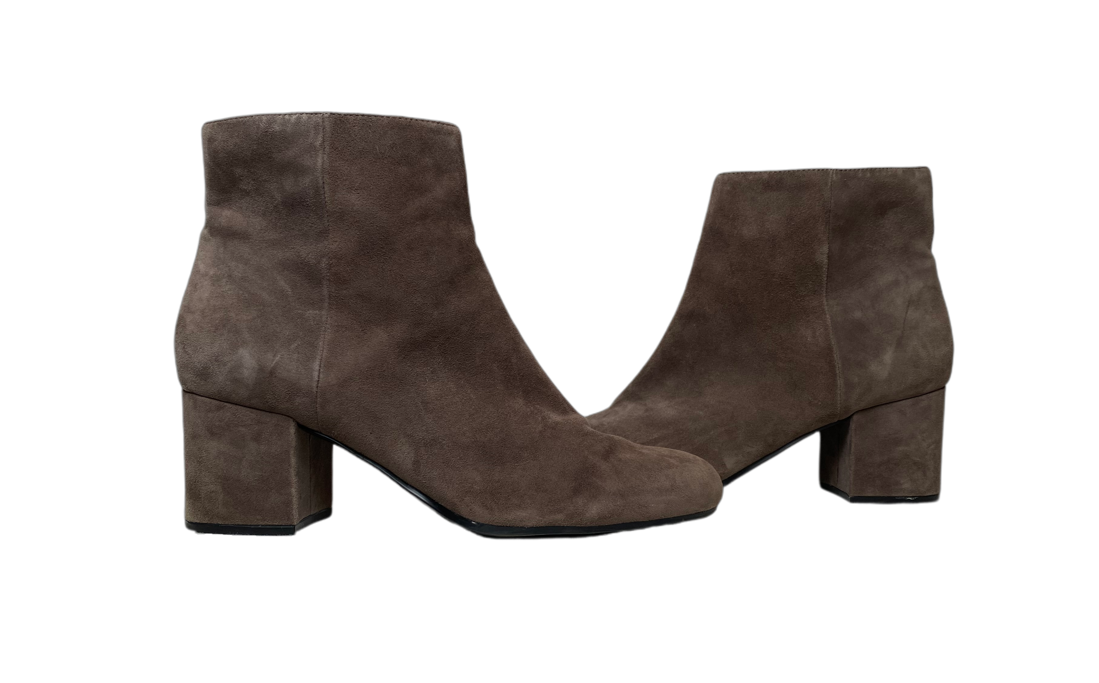 Marc Fisher Tan Suede Ankle BootsBeautiful tan suede boots with side zip and suede covered heel.
These stylish boots will pair with your jeans or tights and dress for a cozy Fall look.Marc Fisher Tan Suede Ankle BootsShoes